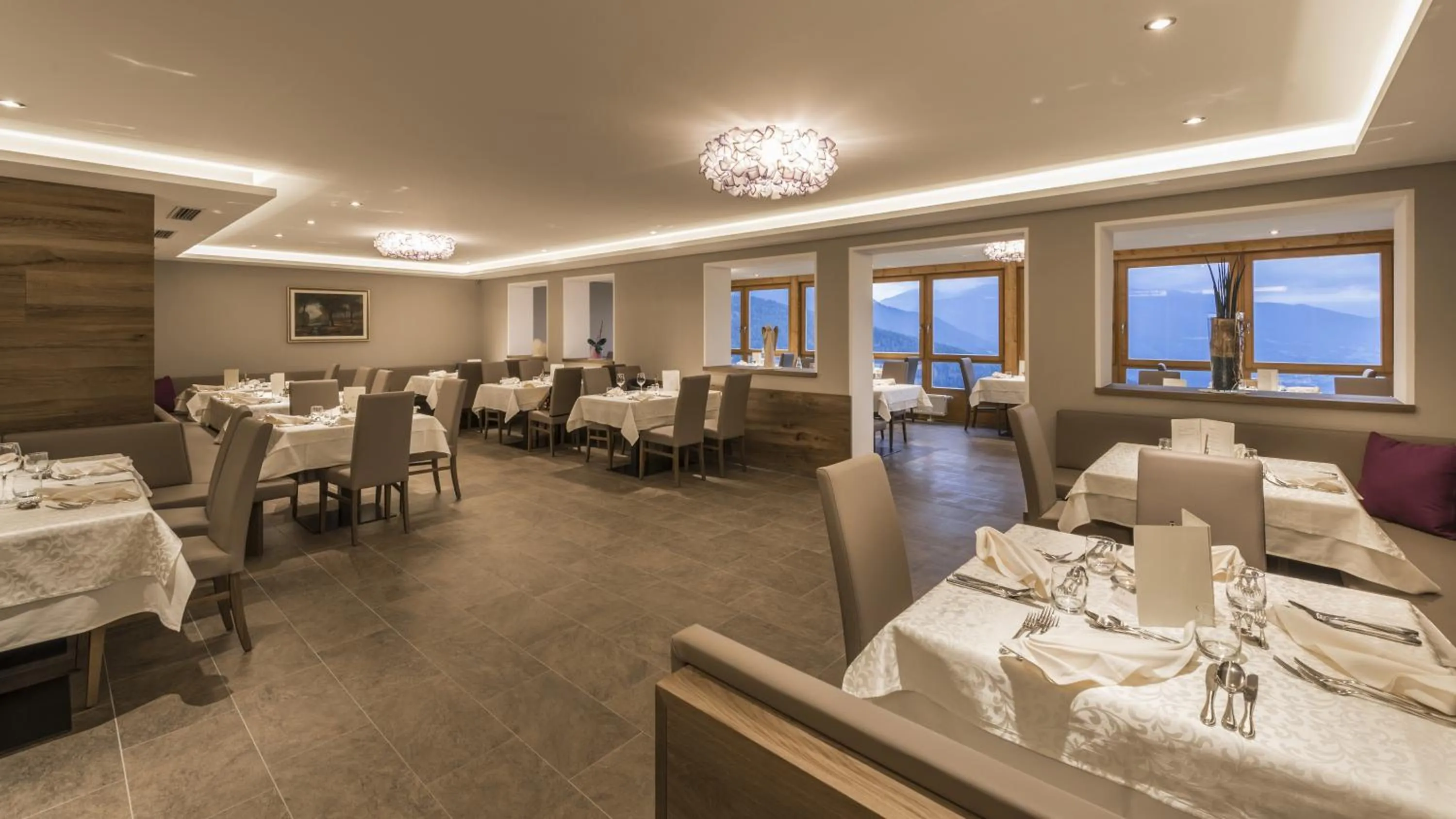 Restaurant/places to eat in Panoramahotel Huberhof