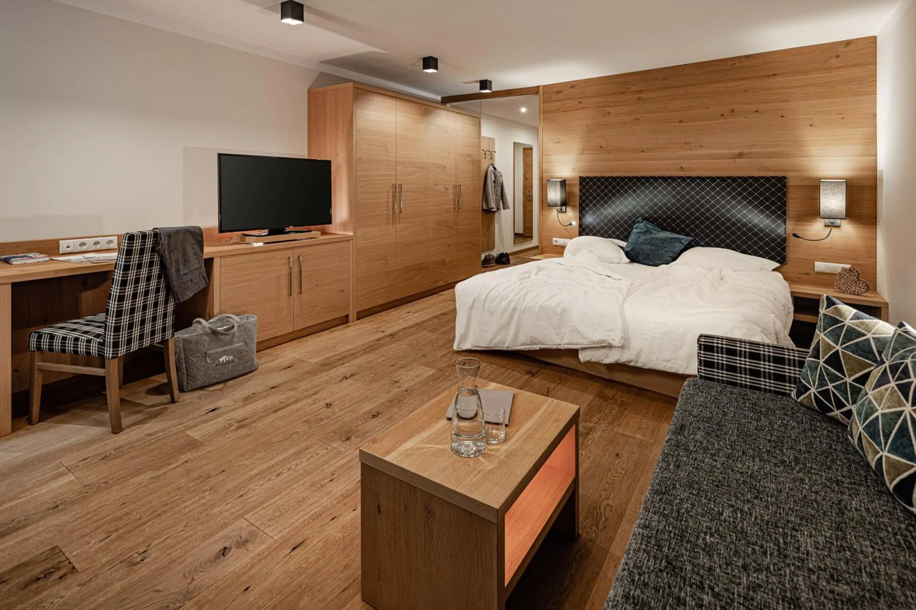 Staff, Bed in Panoramahotel Huberhof