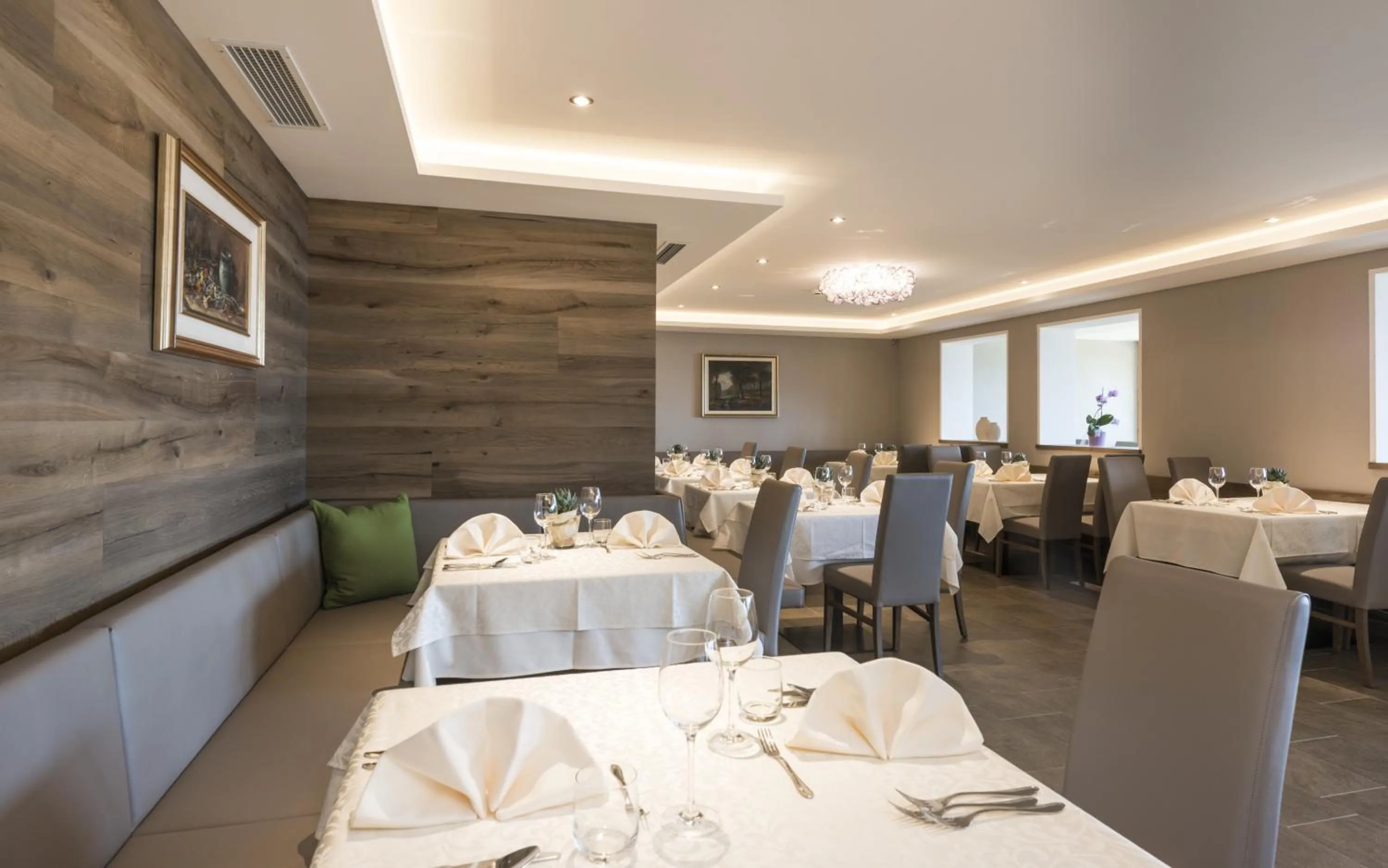 Restaurant/places to eat in Panoramahotel Huberhof