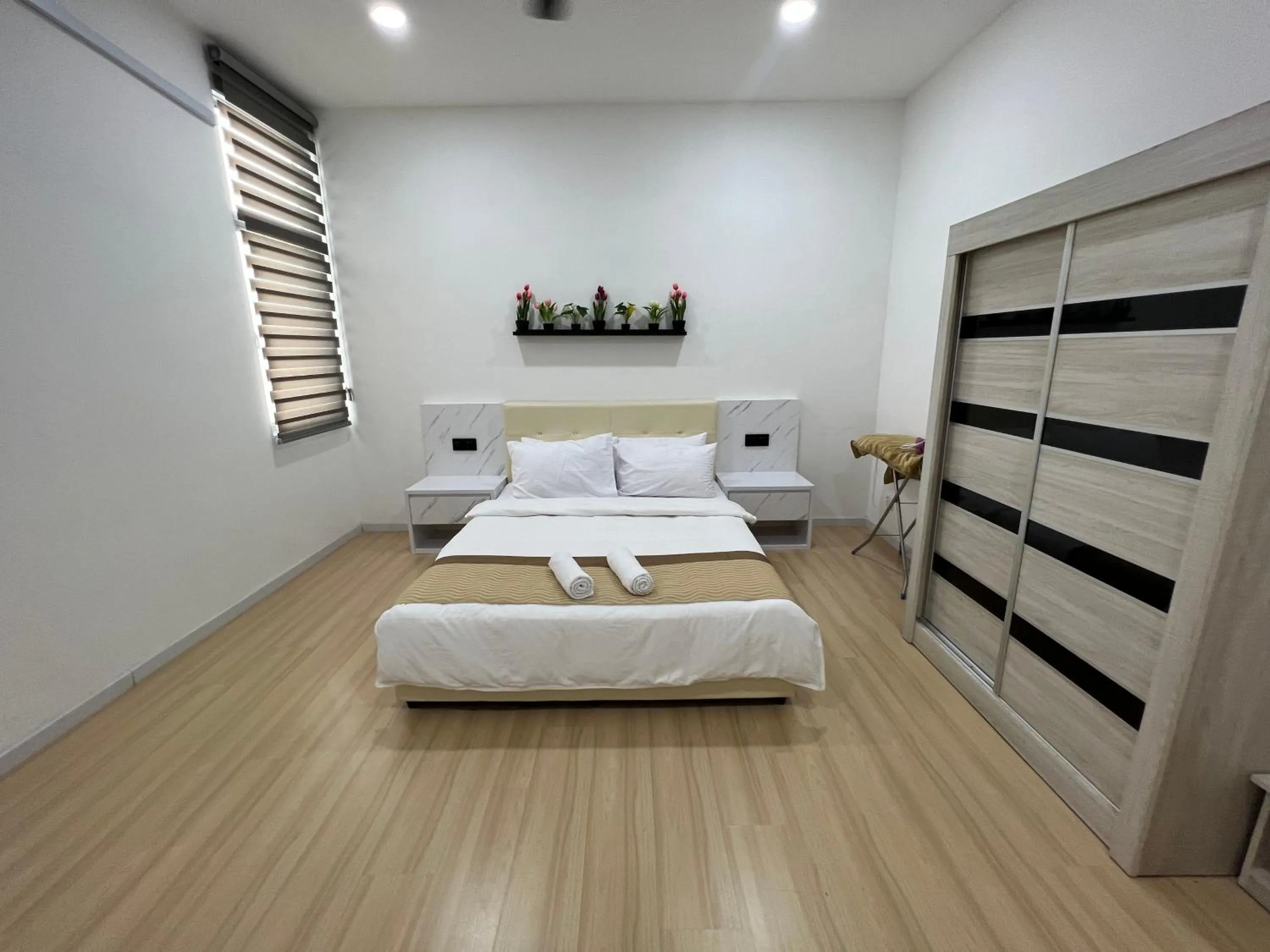 Bed in Home Away from Home in Taiping - 3R4B Family & Group Friendly!