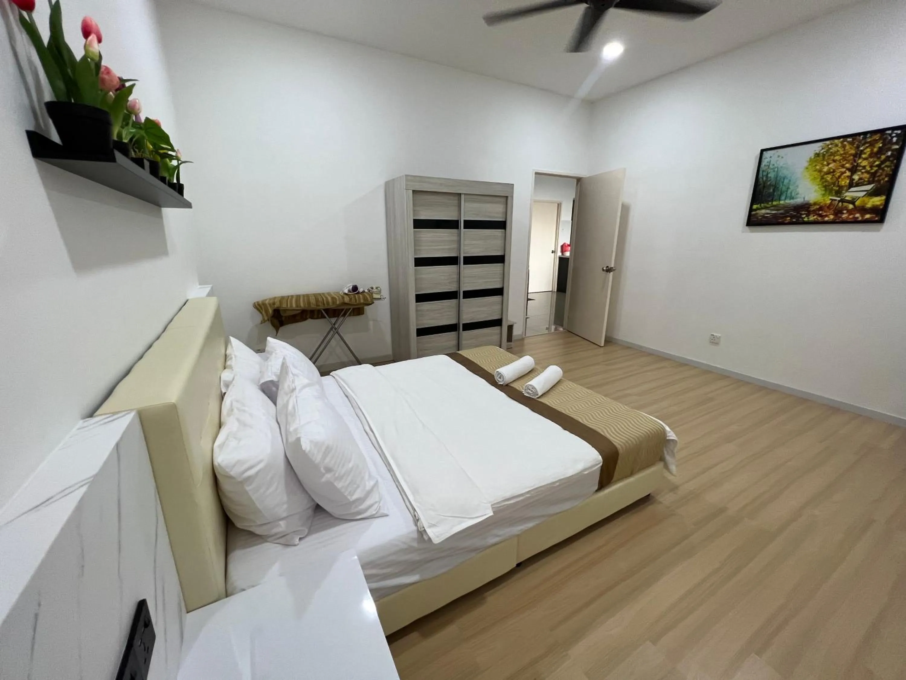 Bed in Home Away from Home in Taiping - 3R4B Family & Group Friendly!