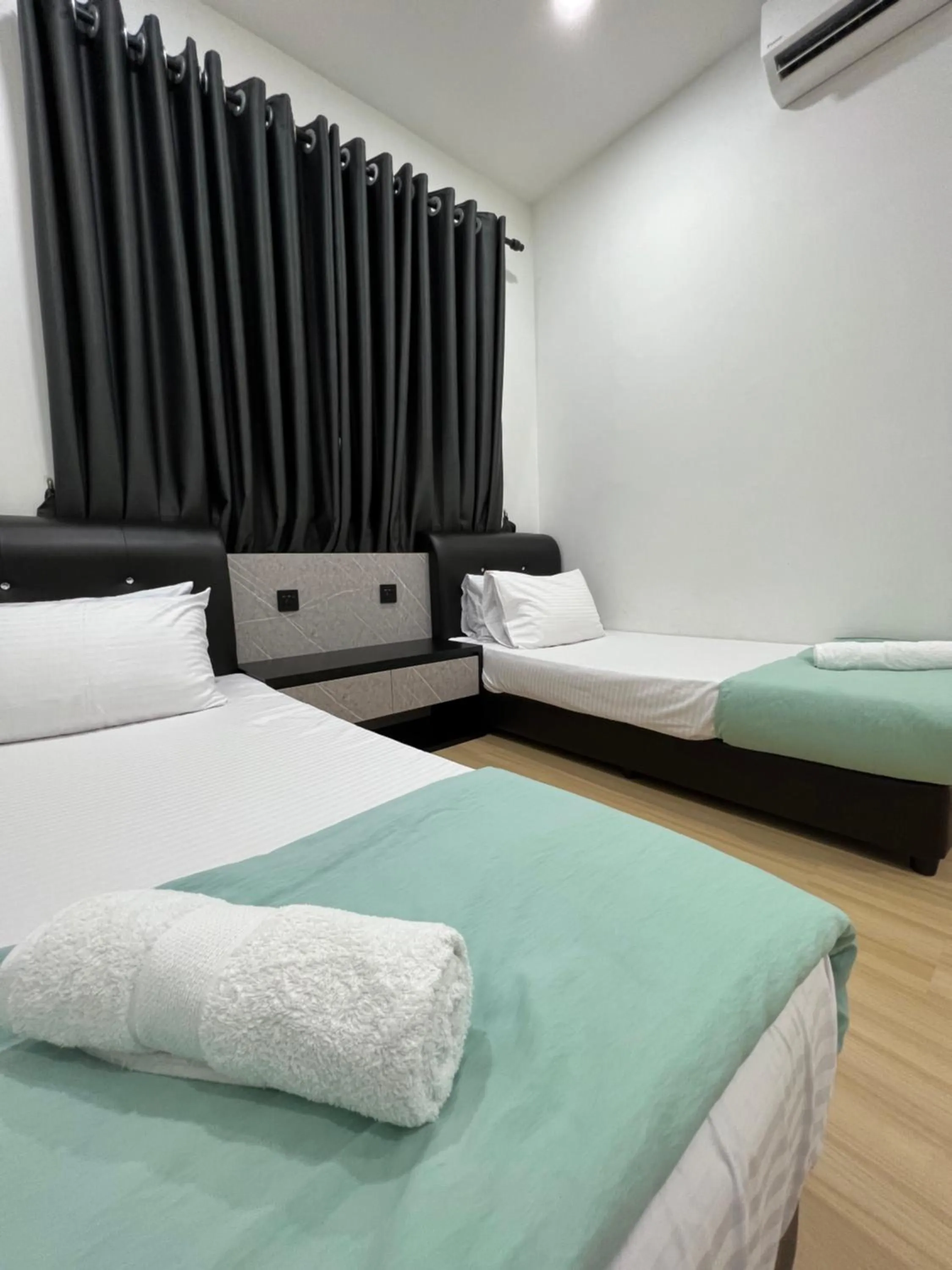 Bed in Home Away from Home in Taiping - 3R4B Family & Group Friendly!