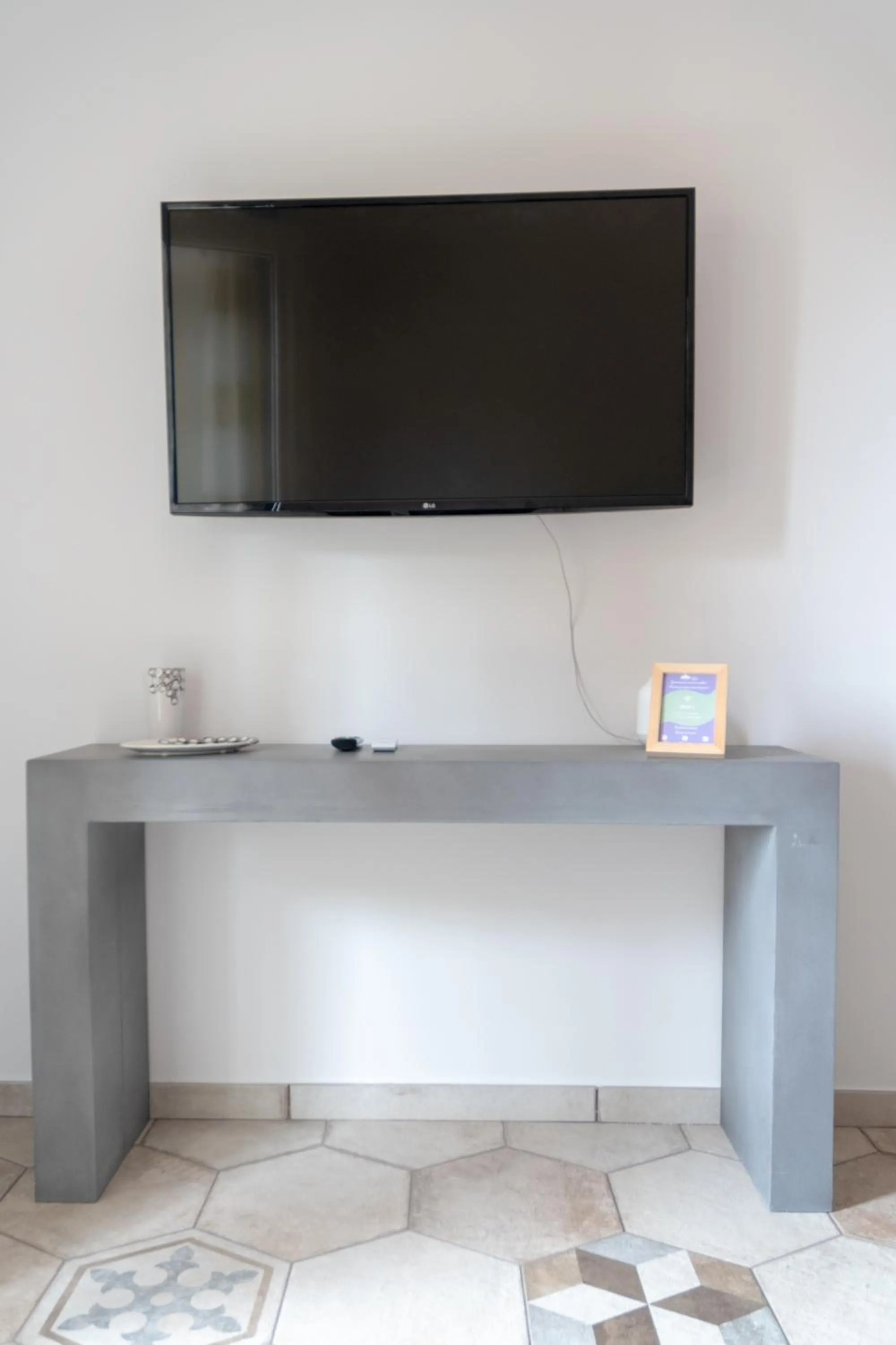 TV and multimedia in I Lecci Guesthouse