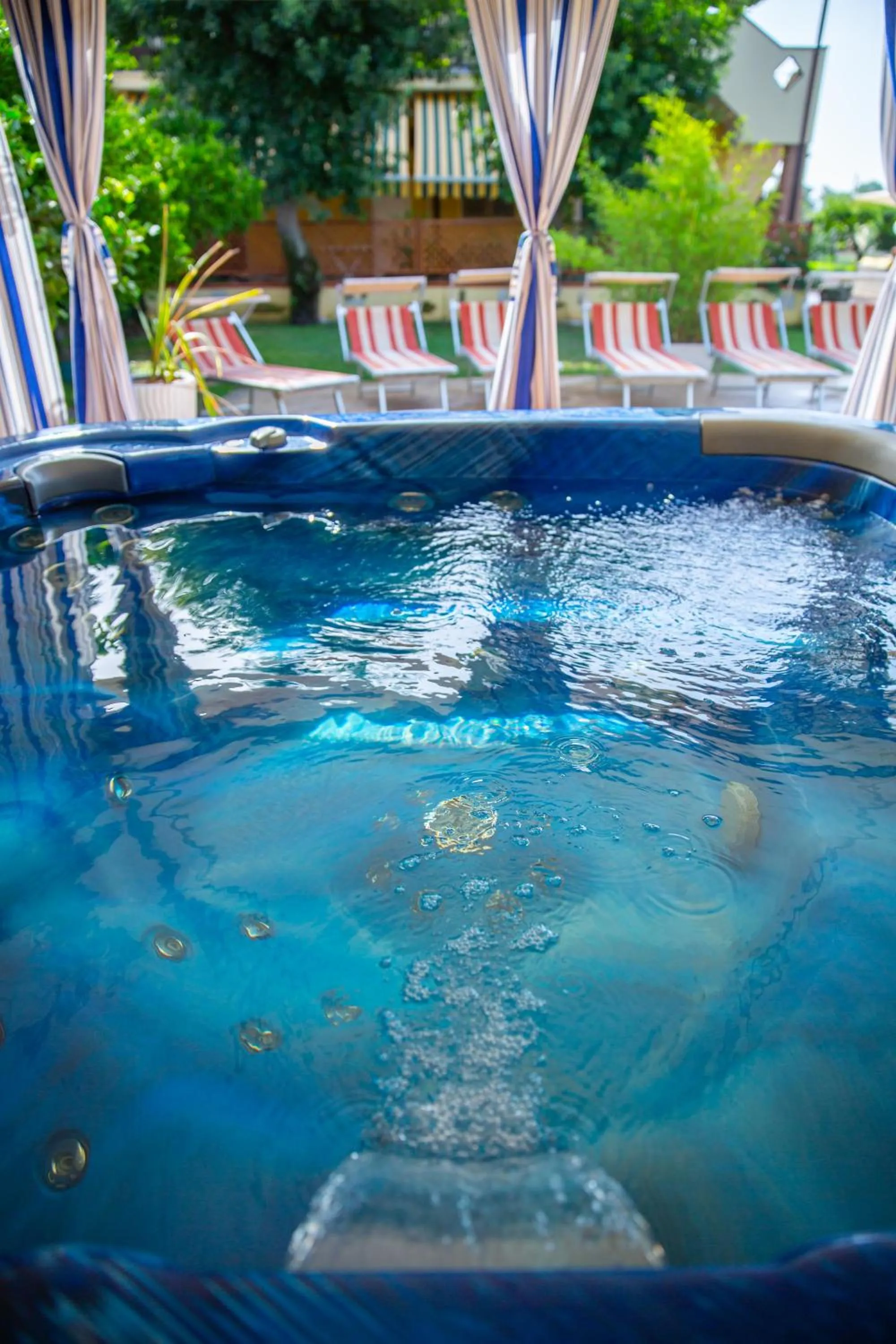 Hot Tub in I Lecci Guesthouse