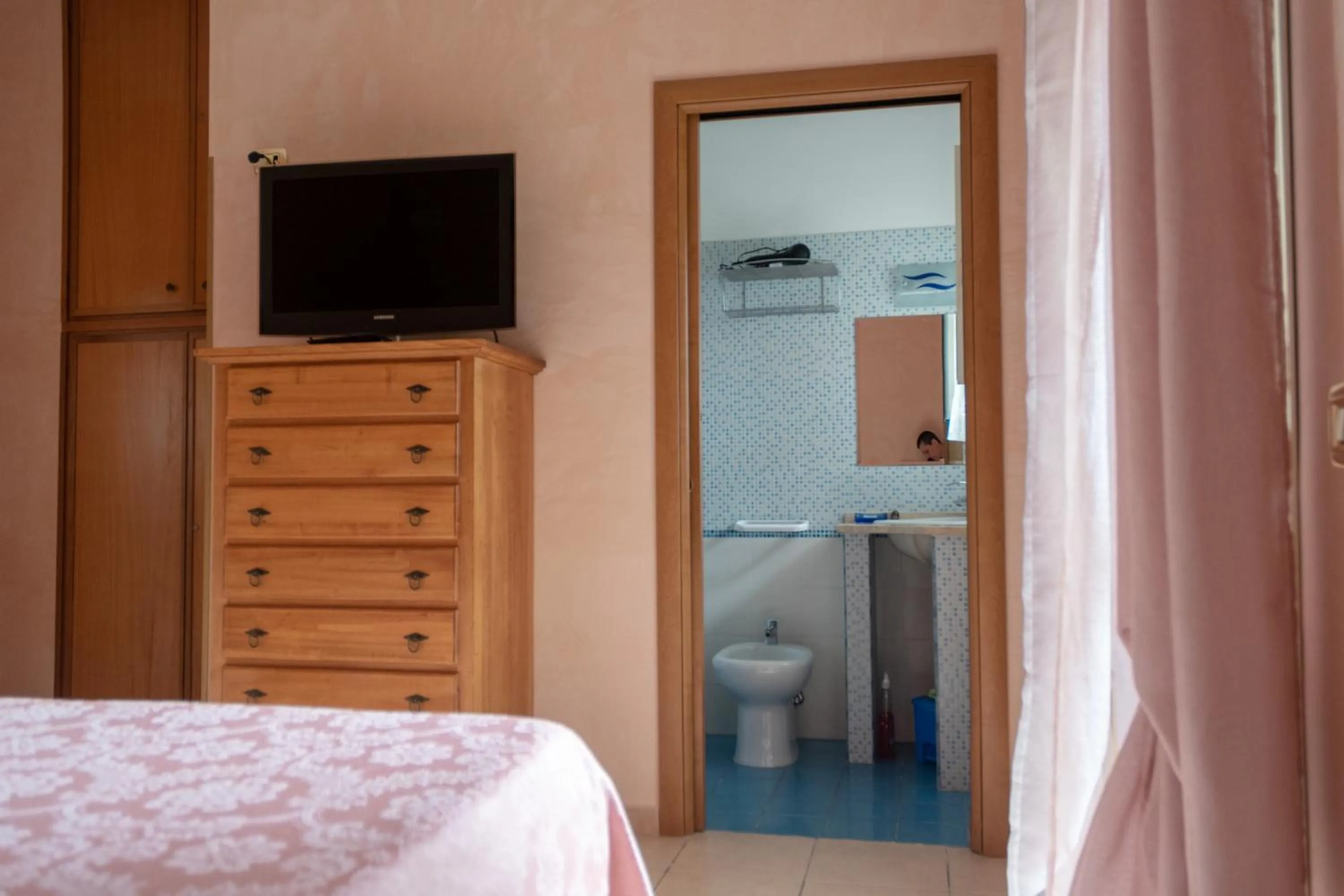 TV and multimedia in I Lecci Guesthouse