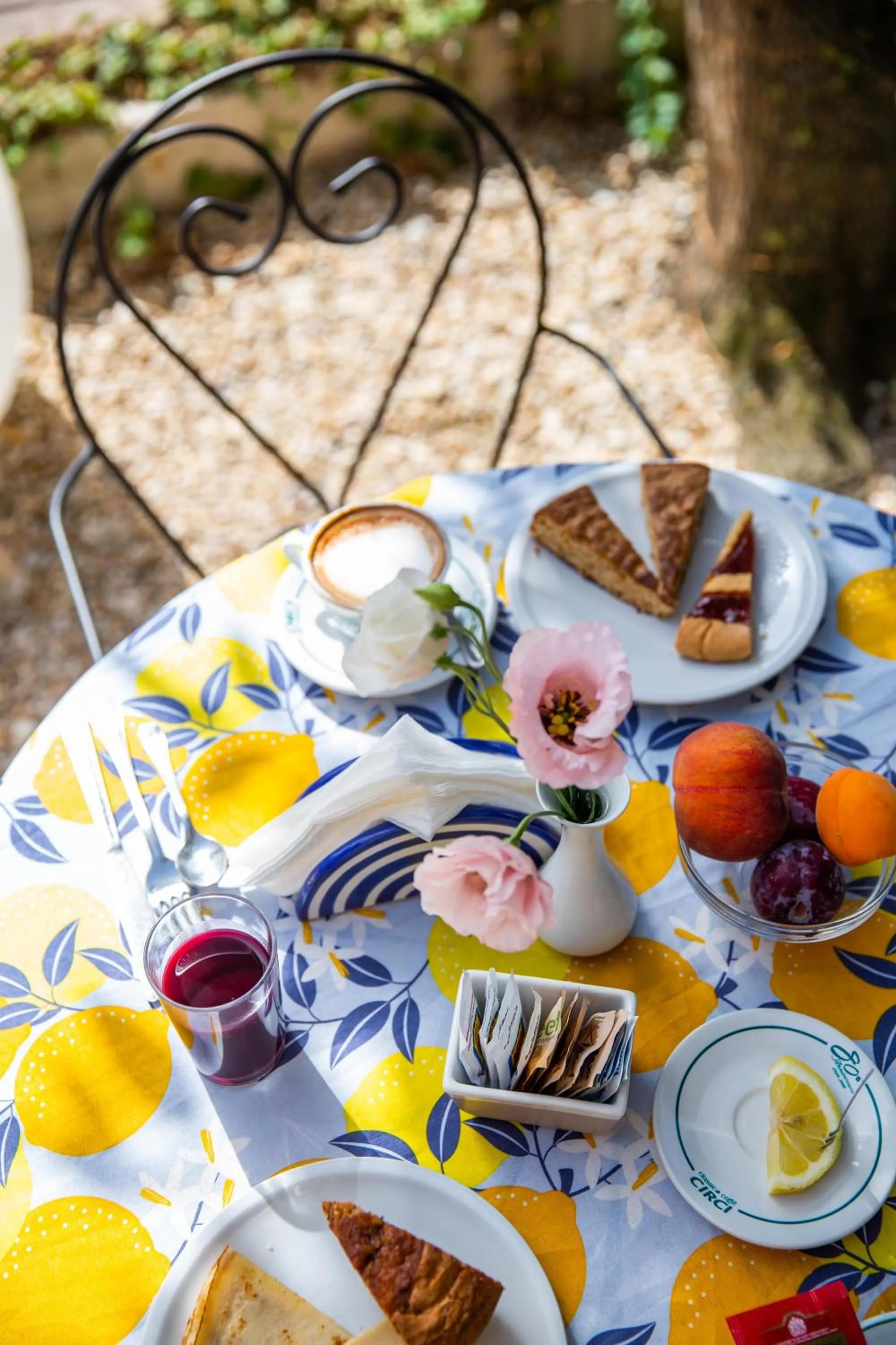 Breakfast in I Lecci Guesthouse