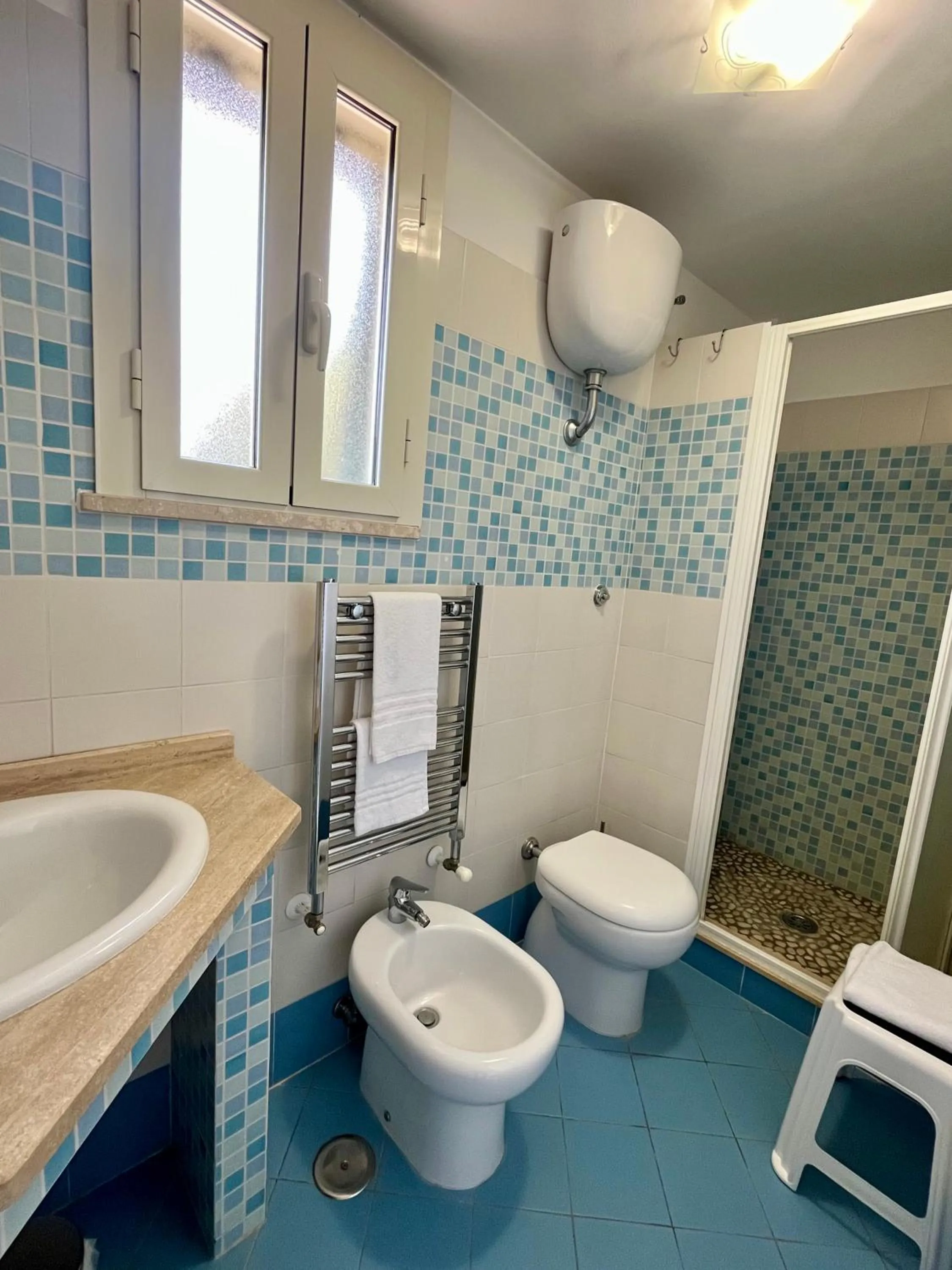 Shower in I Lecci Guesthouse