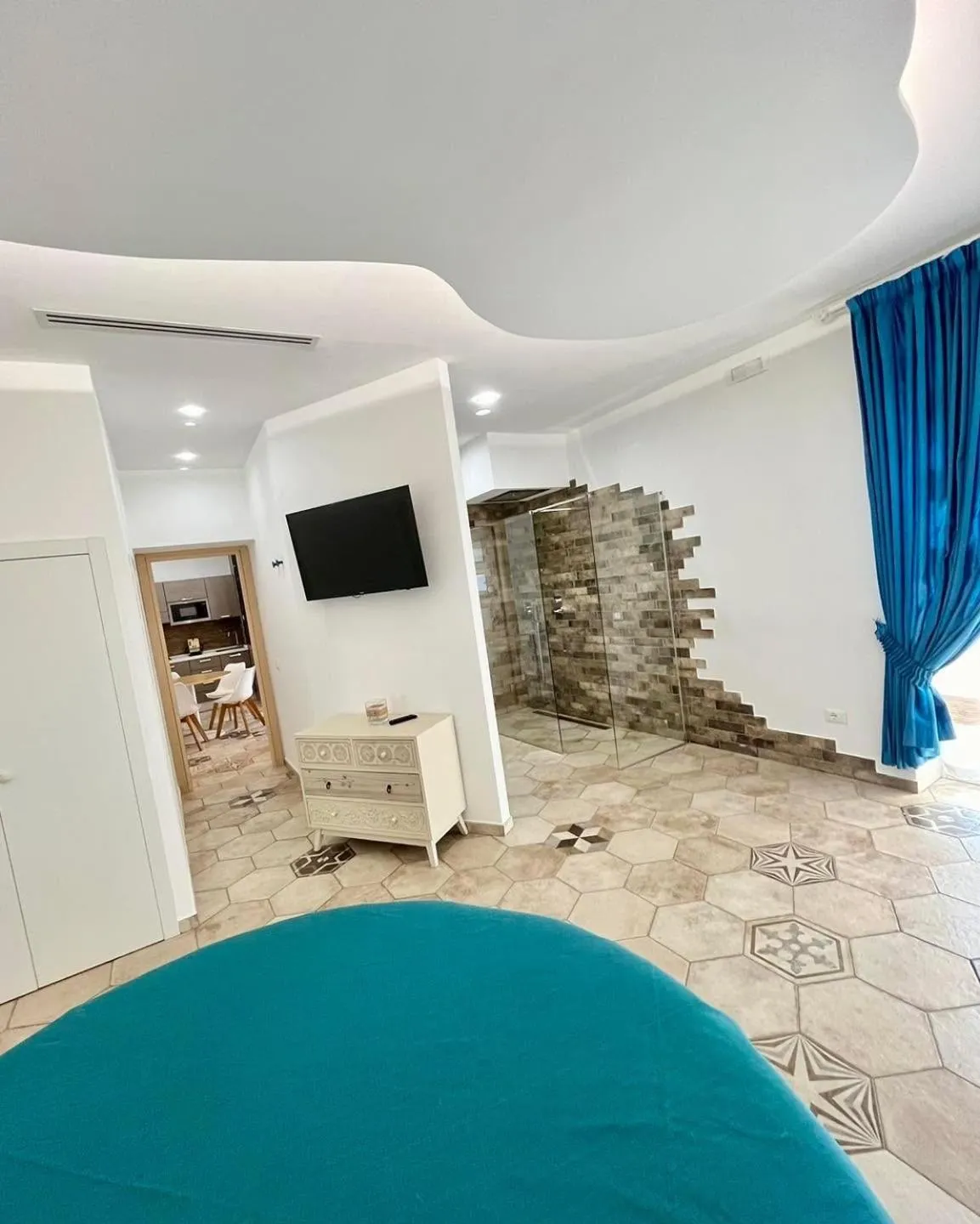 Shower in I Lecci Guesthouse