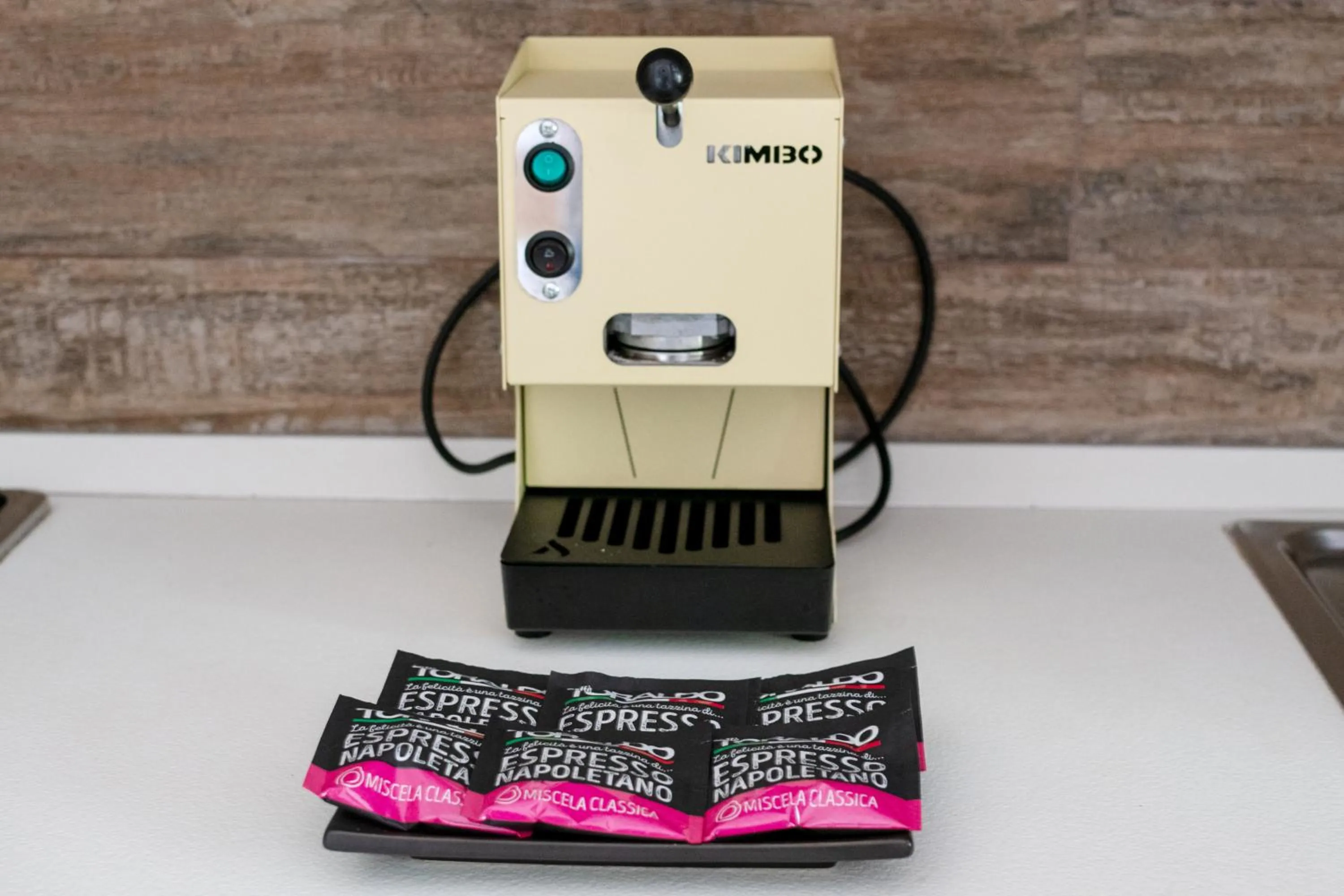 Coffee/tea facilities in I Lecci Guesthouse