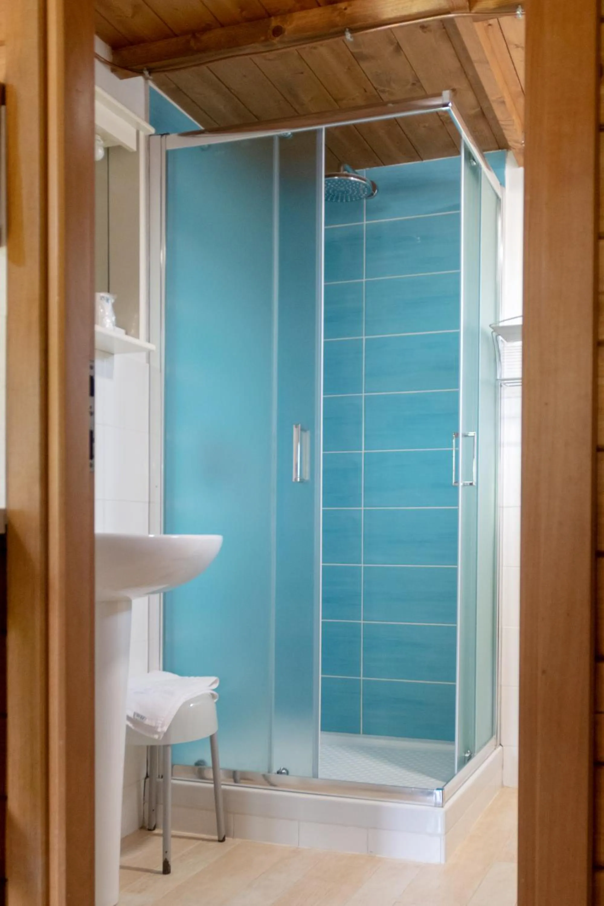 Shower in I Lecci Guesthouse