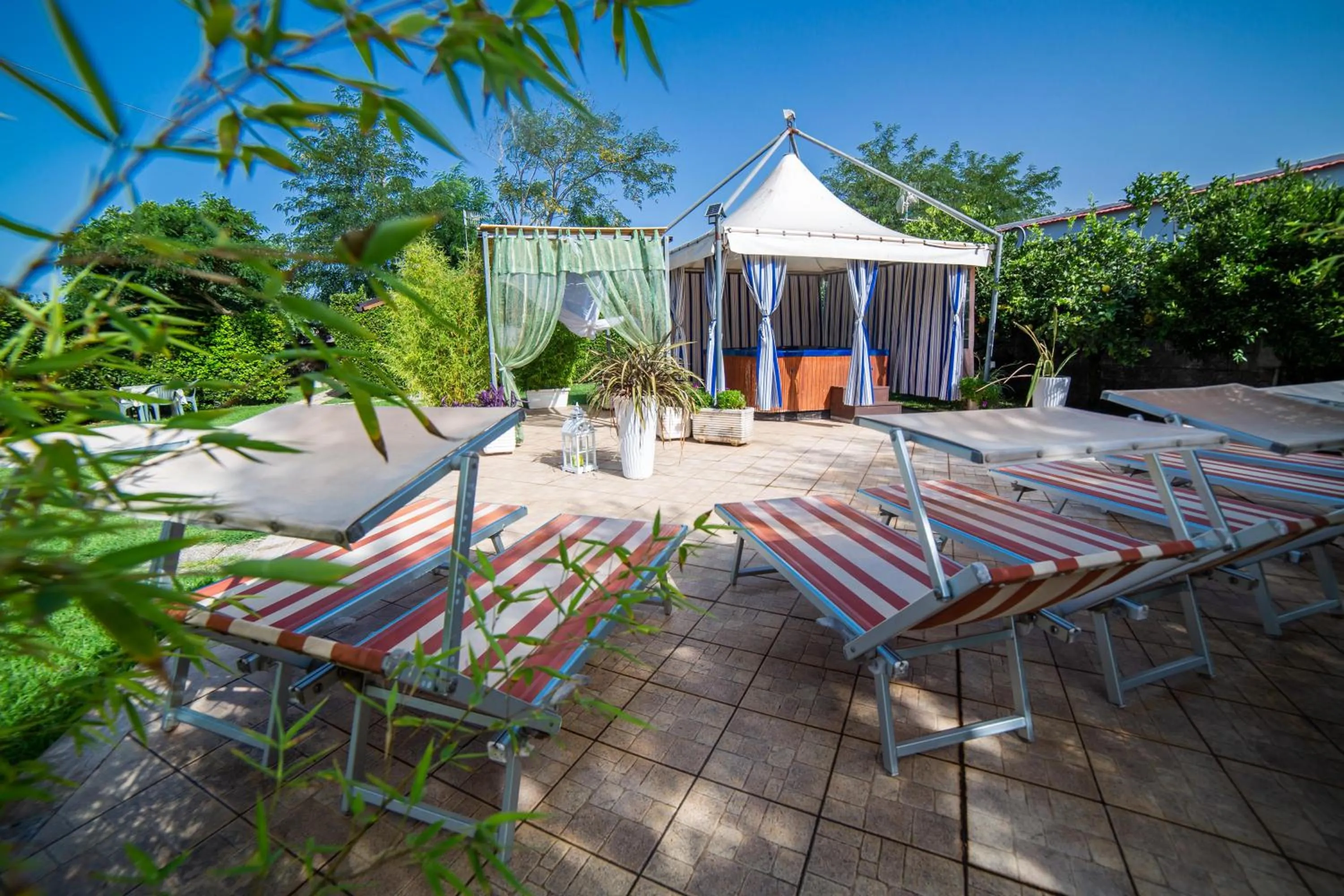 Hot Tub in I Lecci Guesthouse