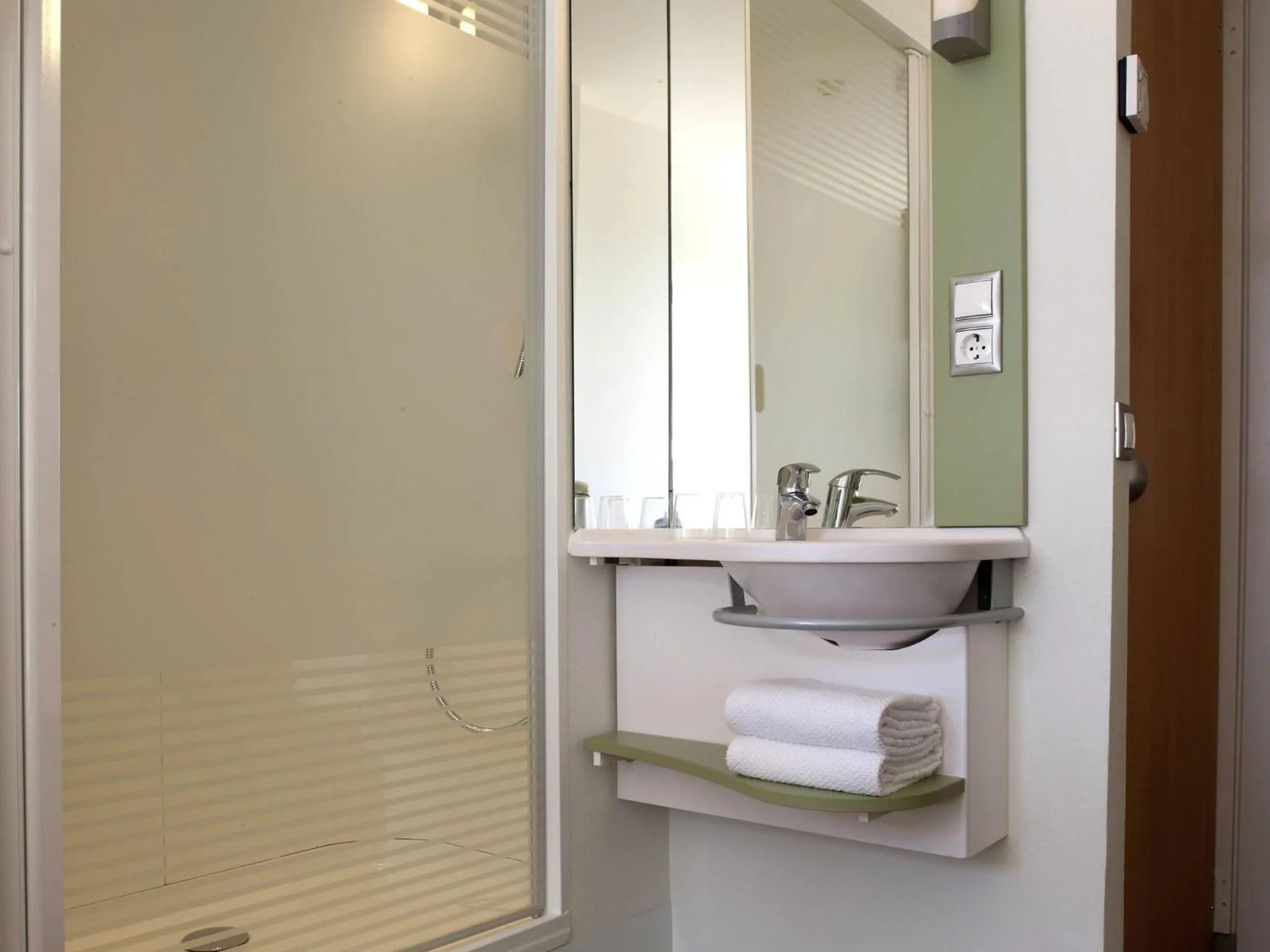 Shower in Ibis Budget Lleida