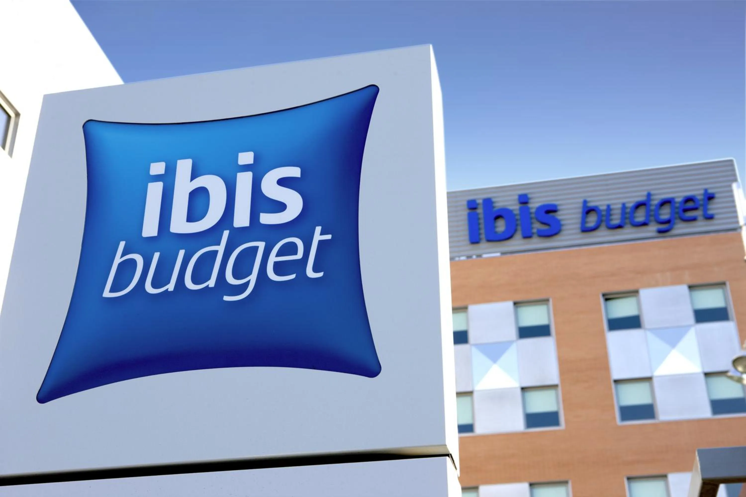 Facade/entrance in Ibis Budget Lleida