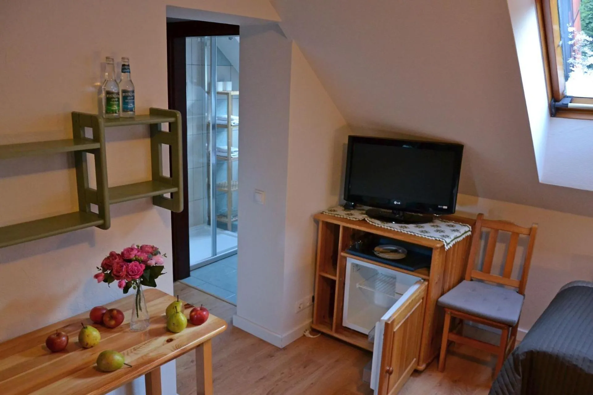 Photo of the whole room in Gronik