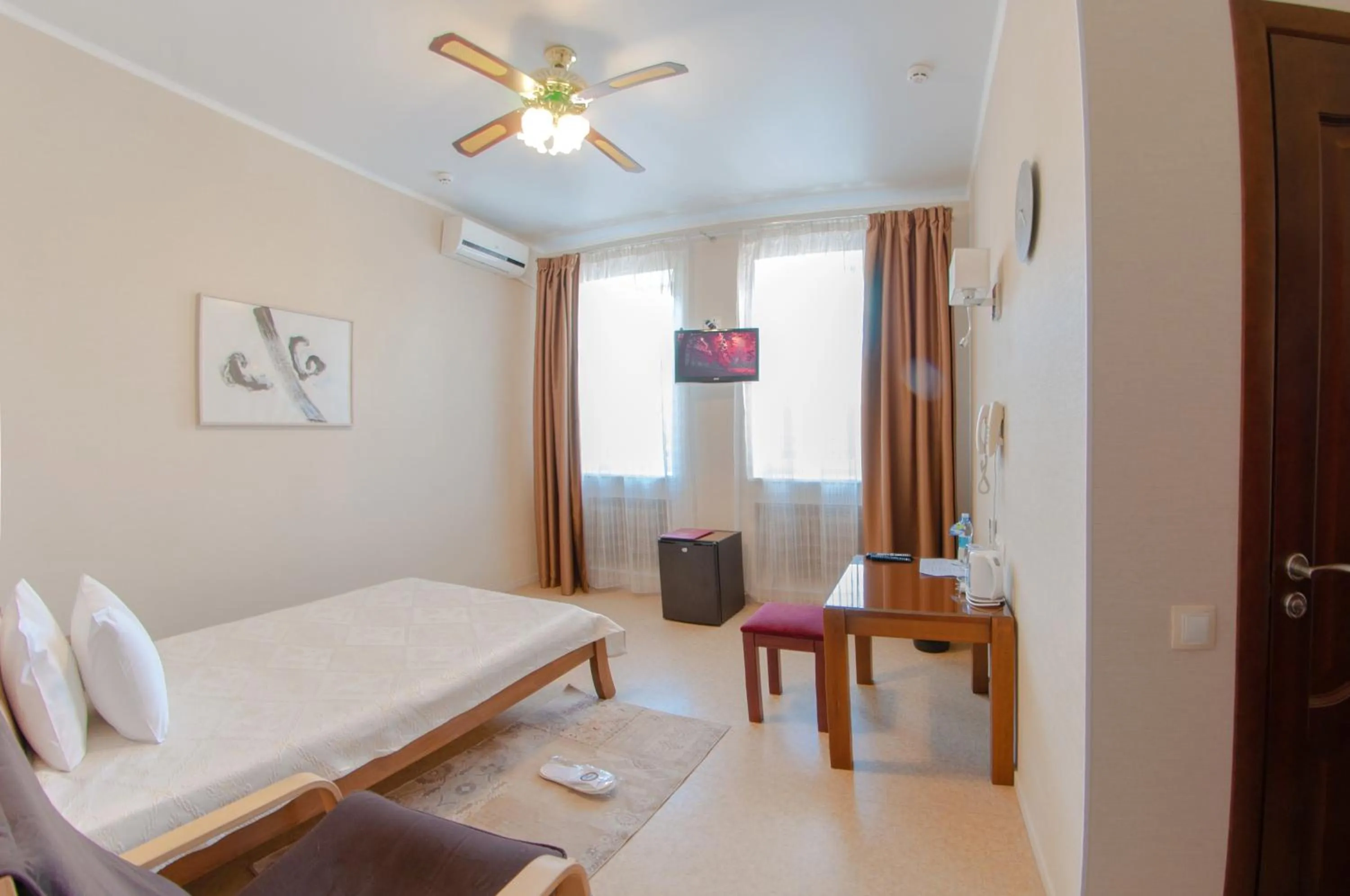 Photo of the whole room, Bed in Antwo-Hotel