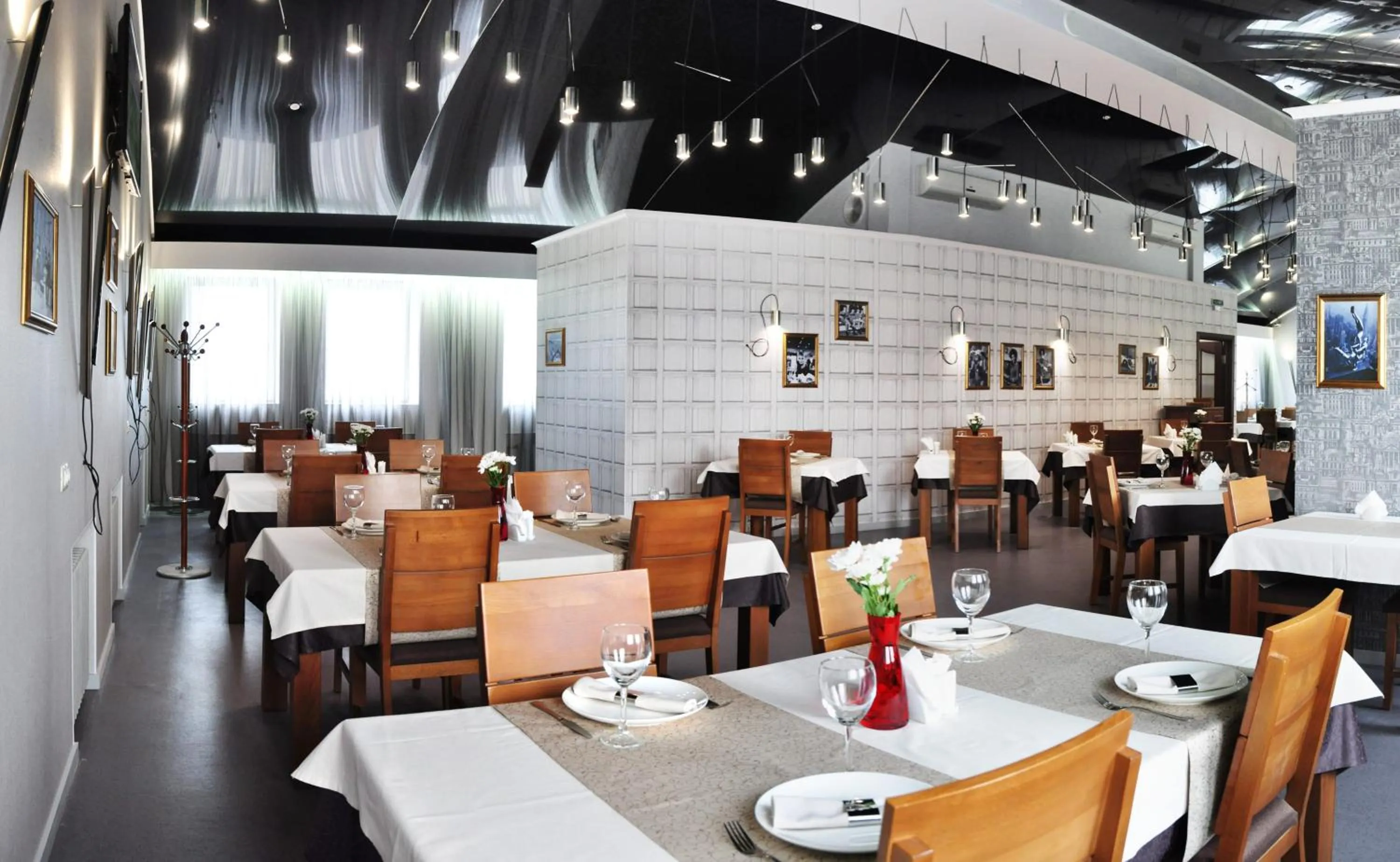 Restaurant/places to eat in Antwo-Hotel