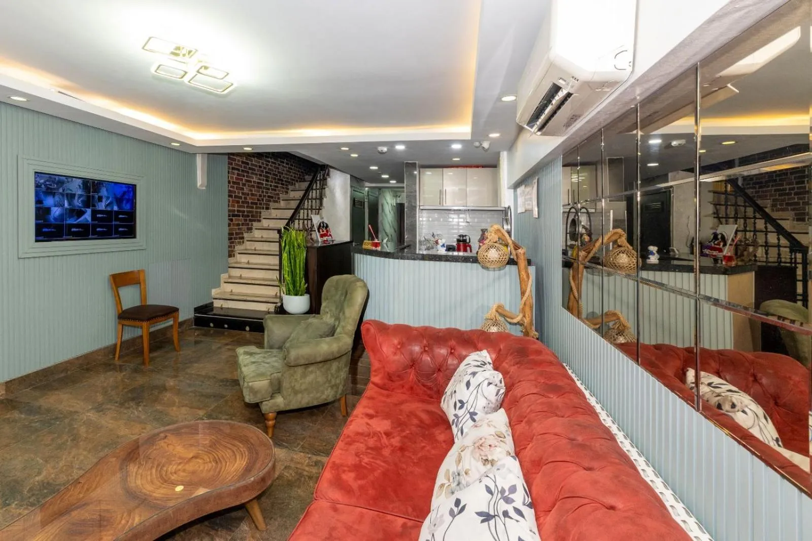 Lobby or reception in T-Square Residence