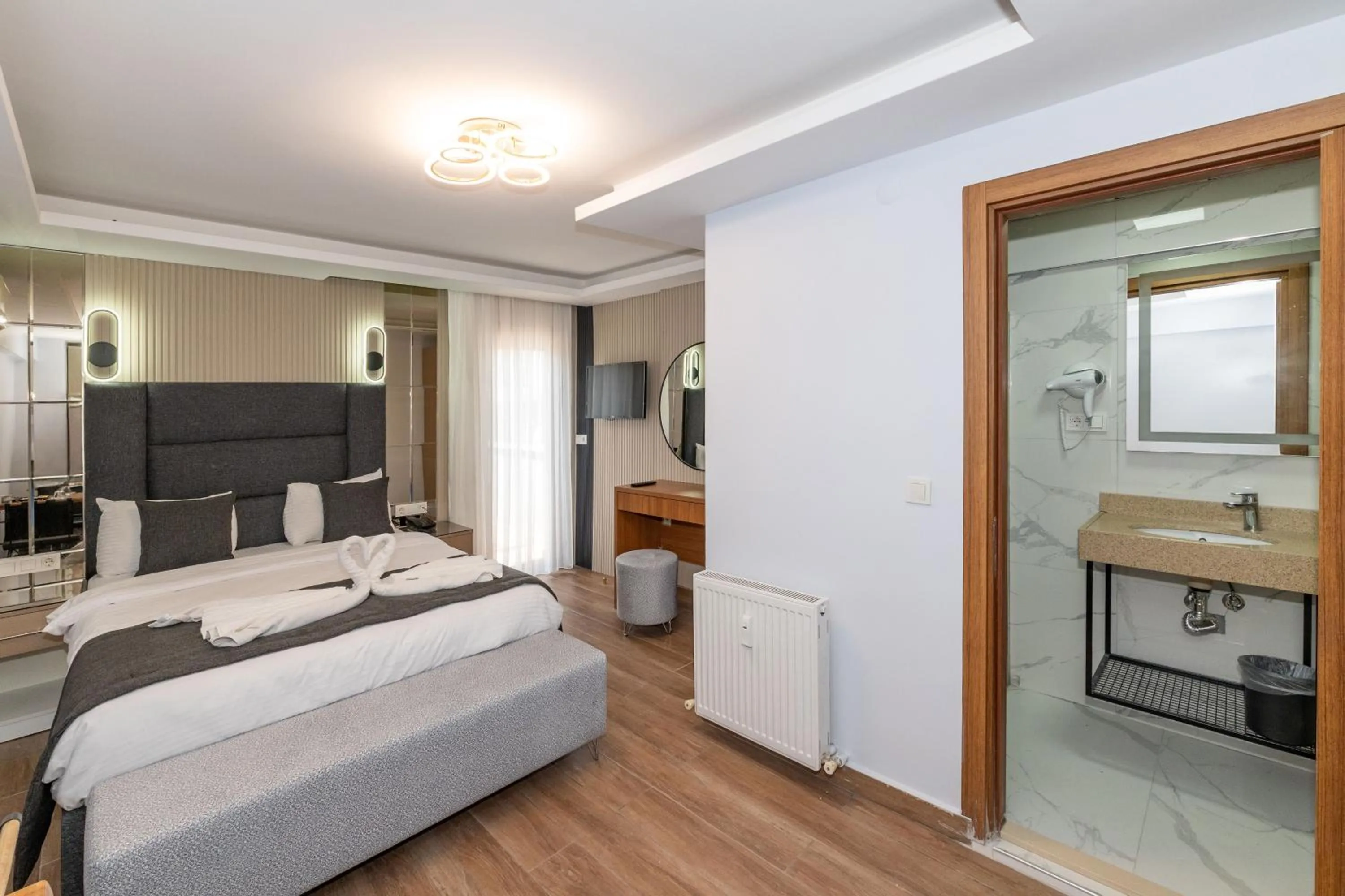 Photo of the whole room, Bed in T-Square Residence