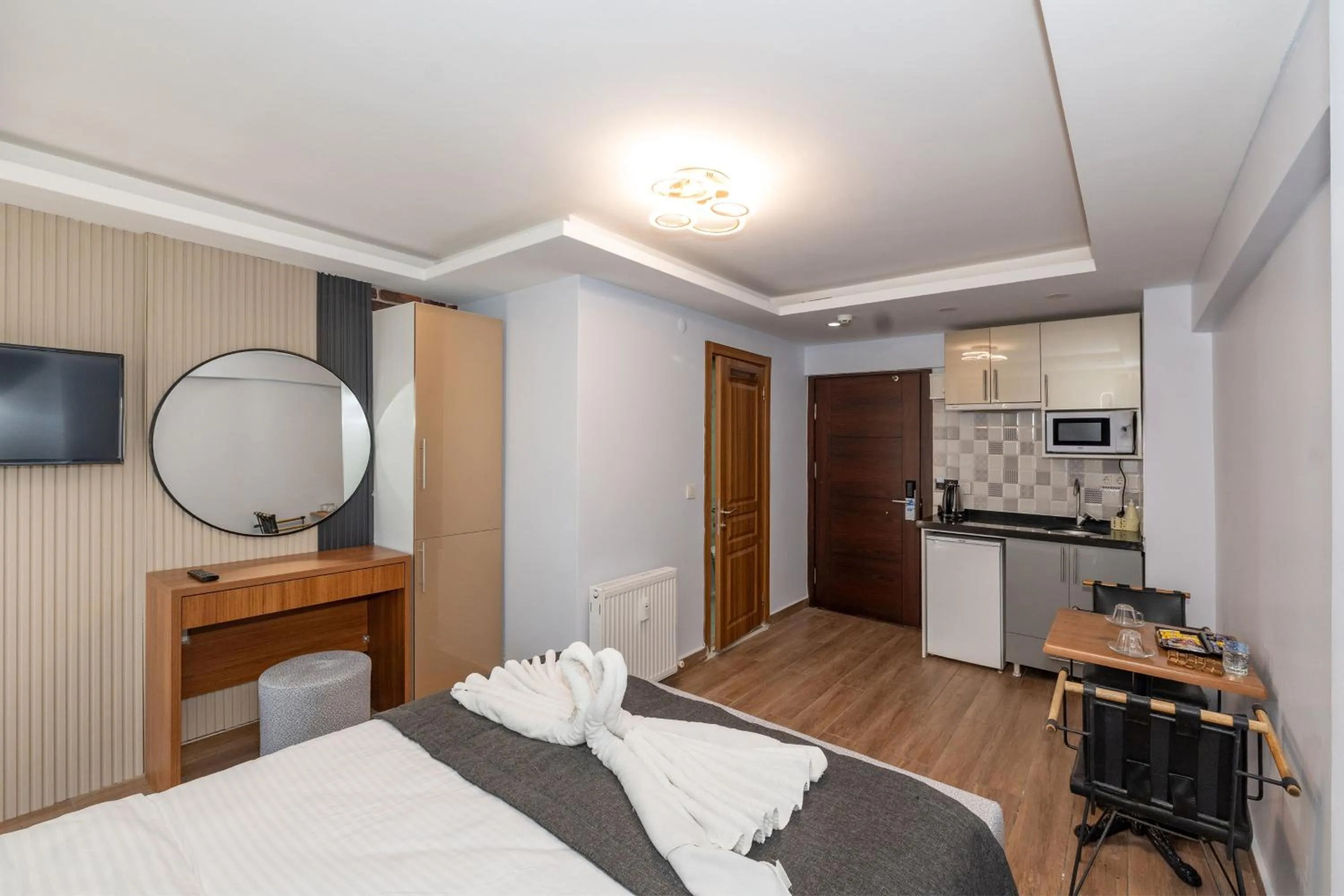 Photo of the whole room, Bed in T-Square Residence