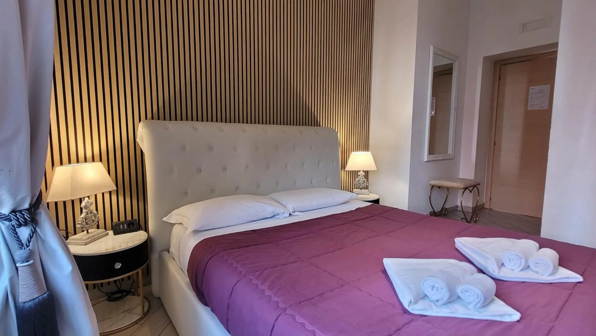 Bed in Rome Central Rooms