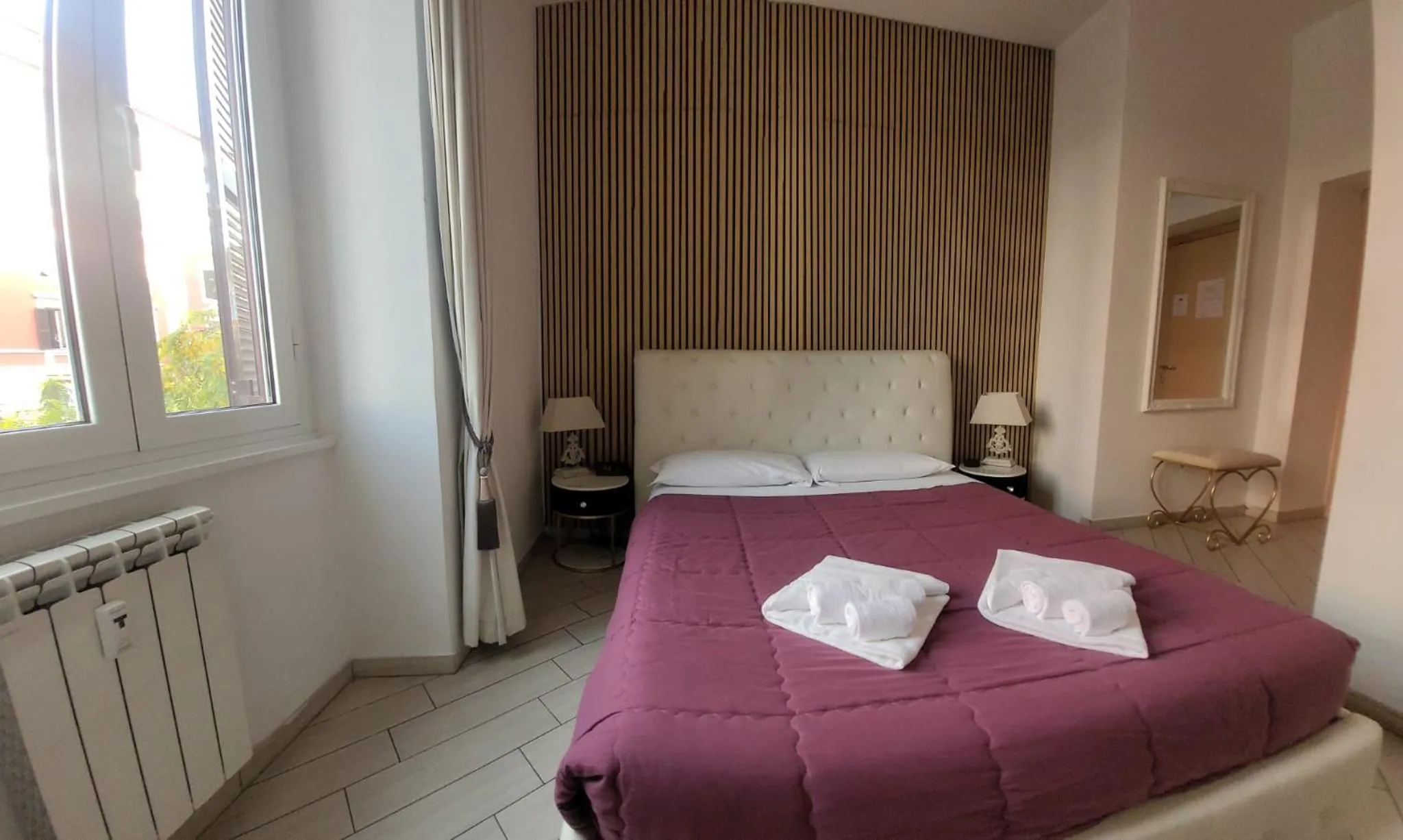 Photo of the whole room, Bed in Rome Central Rooms