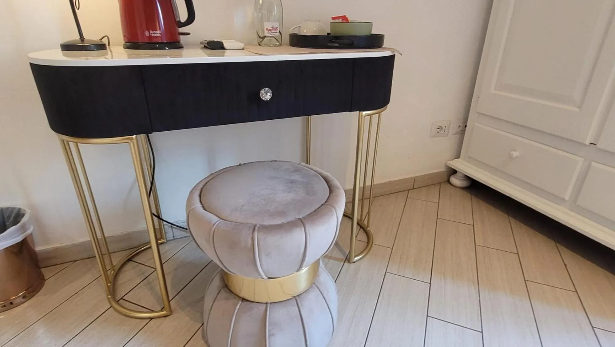 Decorative detail in Rome Central Rooms