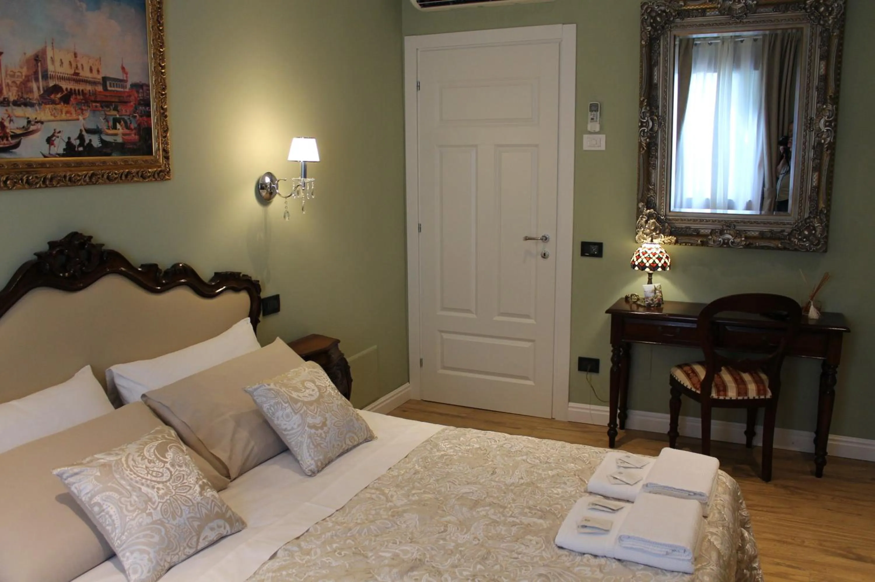 Photo of the whole room, Bed in B&B Fine Venice