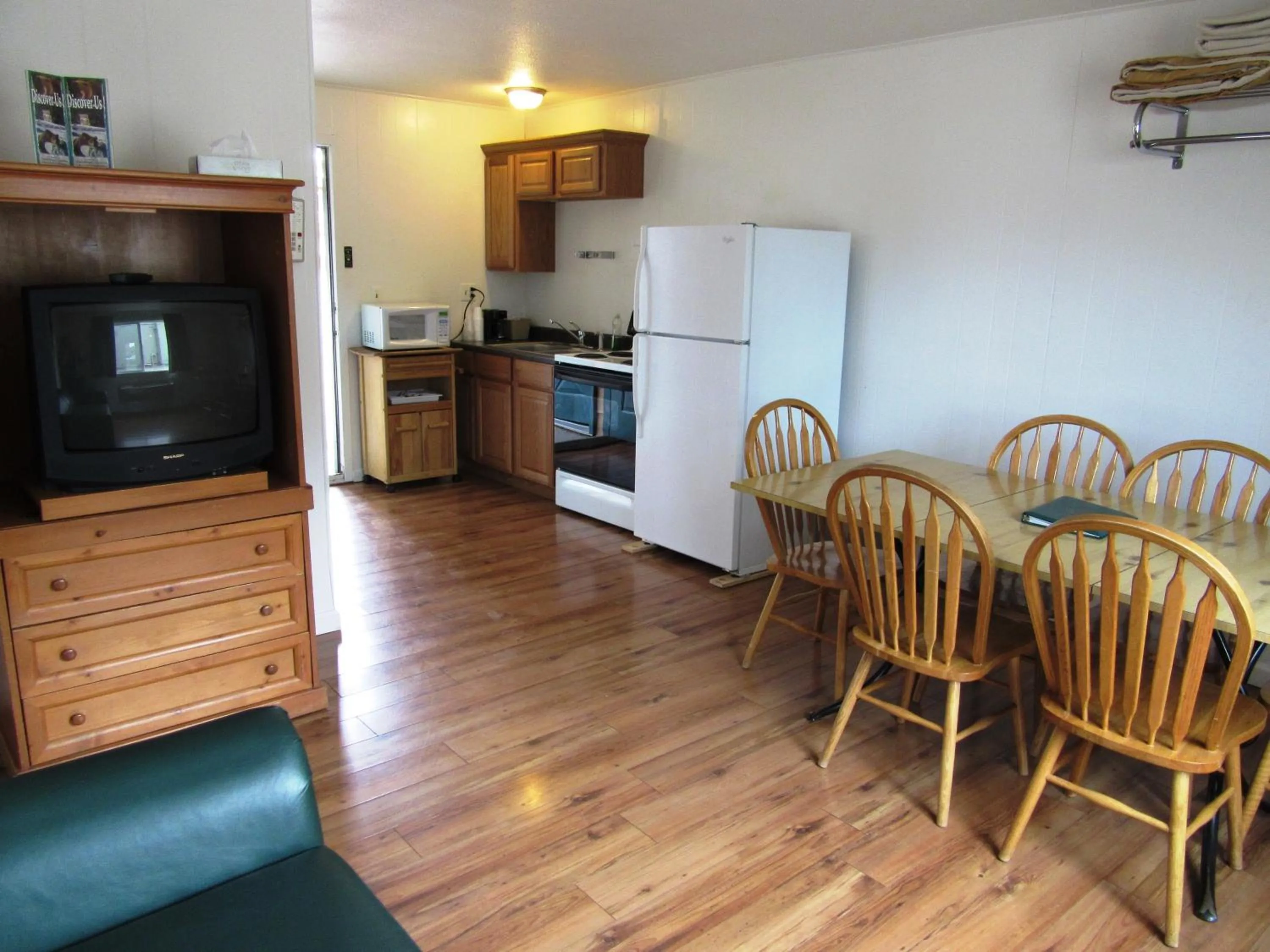 Kitchen or kitchenette in Yellowstone Country Inn