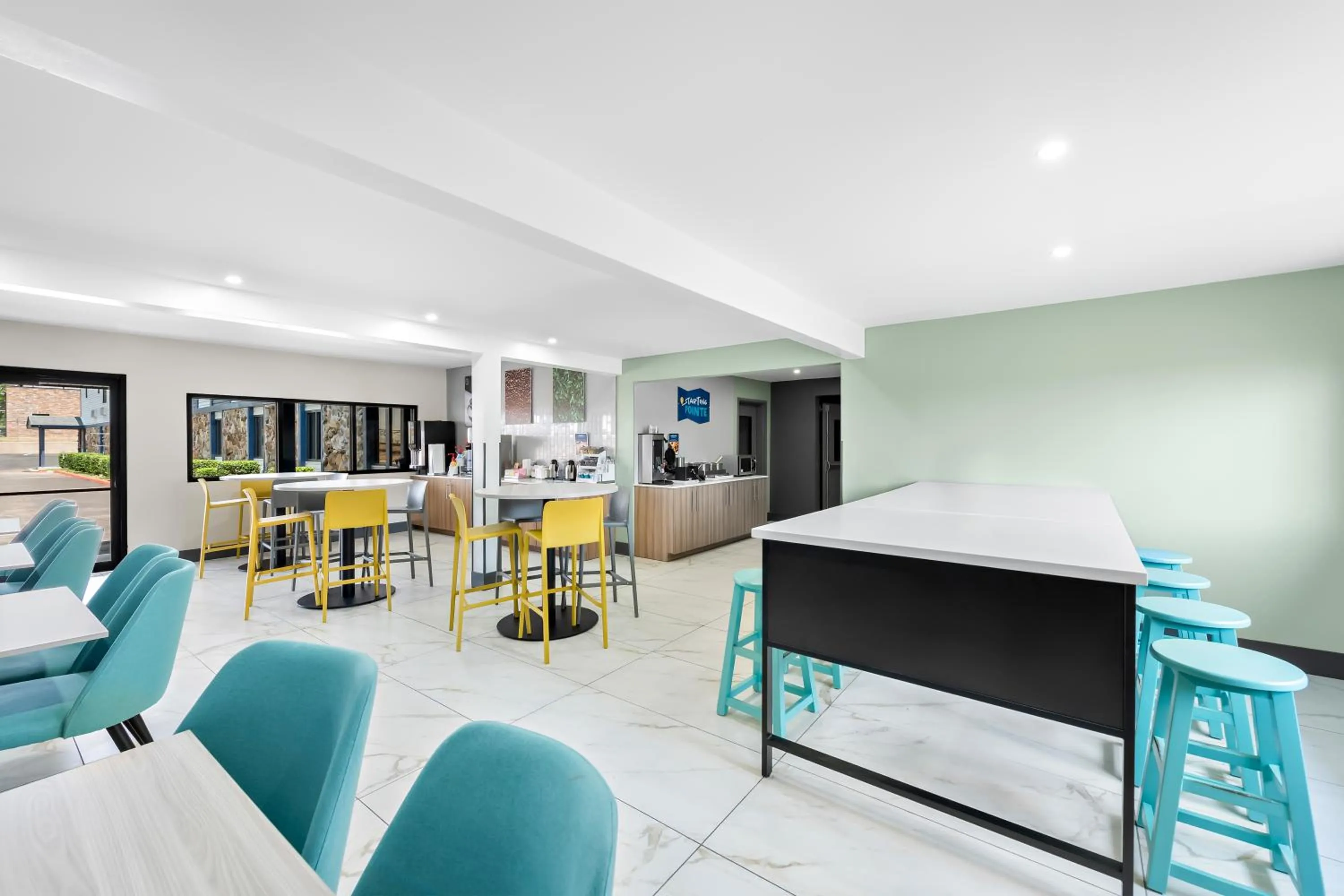 Breakfast in Clarion Pointe