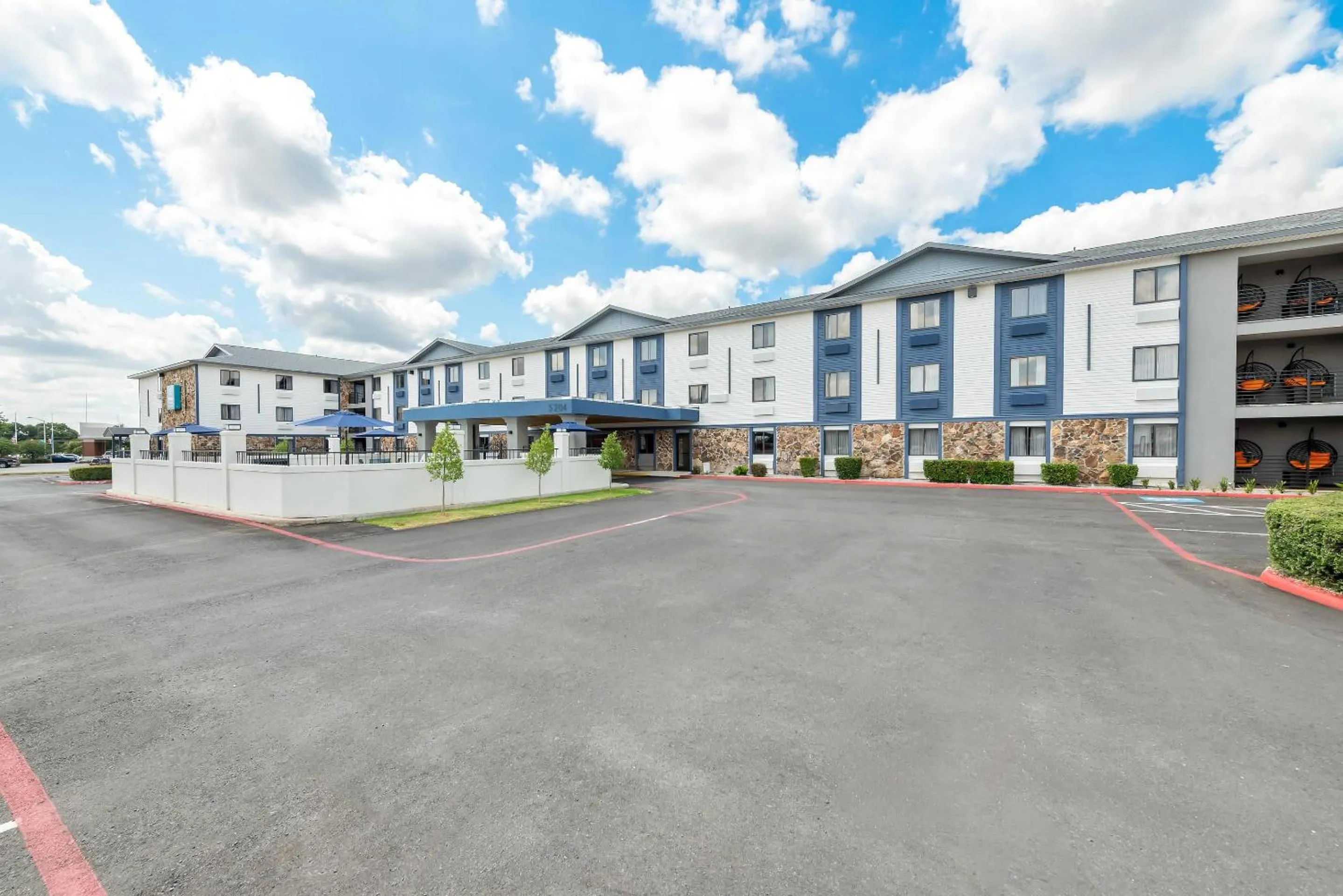 Property building in Clarion Pointe