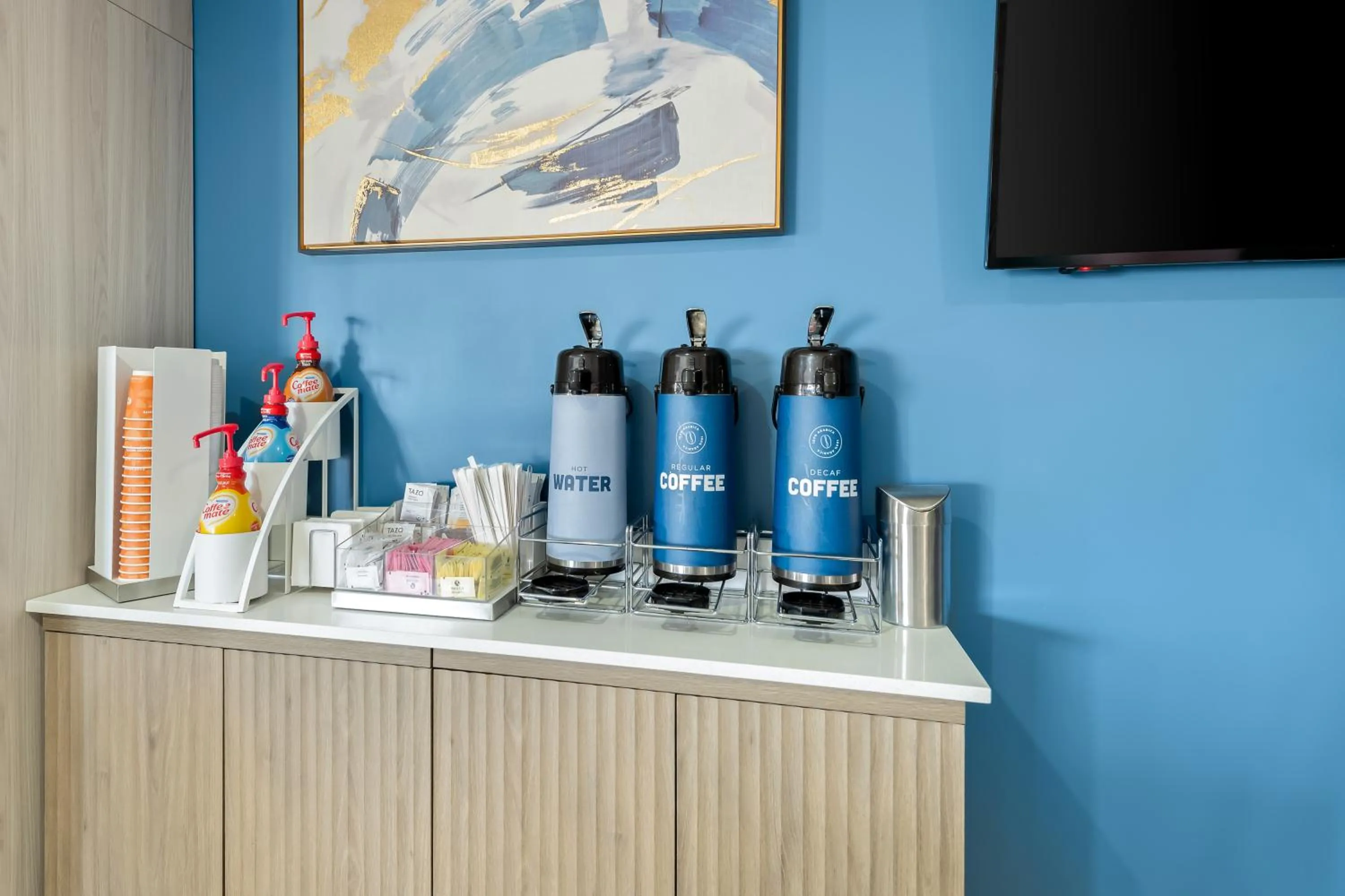 Coffee/tea facilities in Clarion Pointe