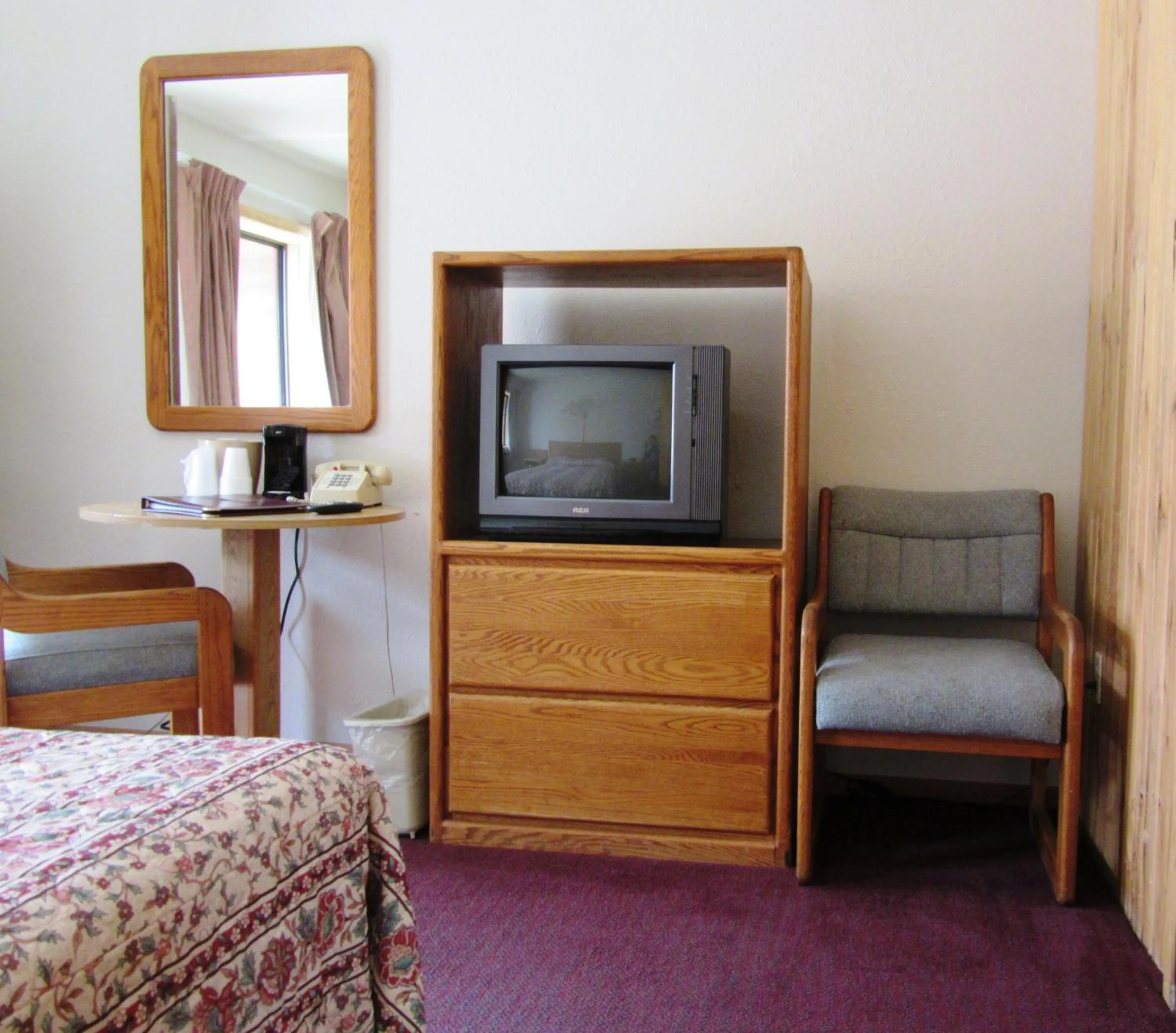 TV and multimedia in Travelers Lodge