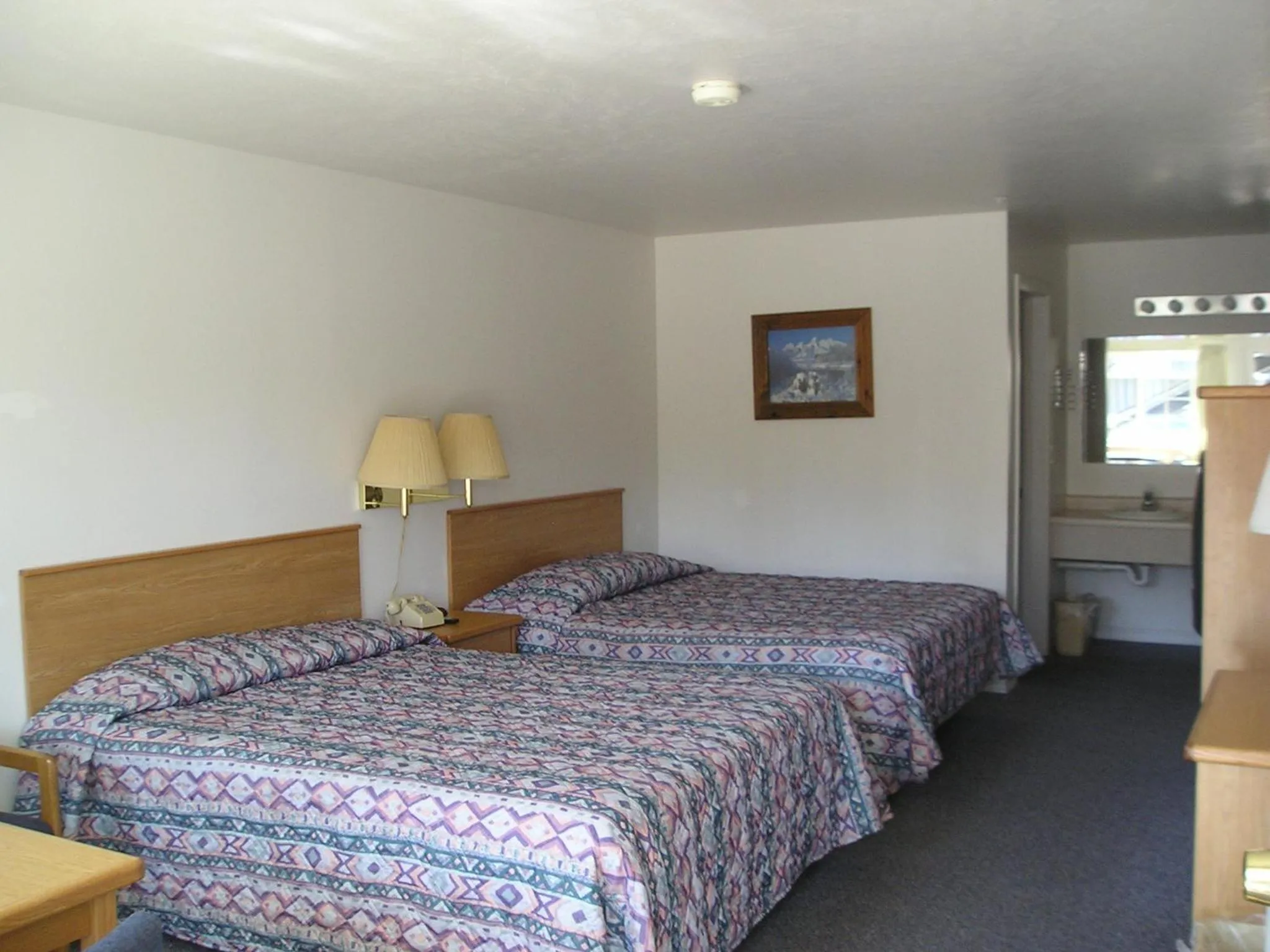 Photo of the whole room, Bed in Dude & Roundup