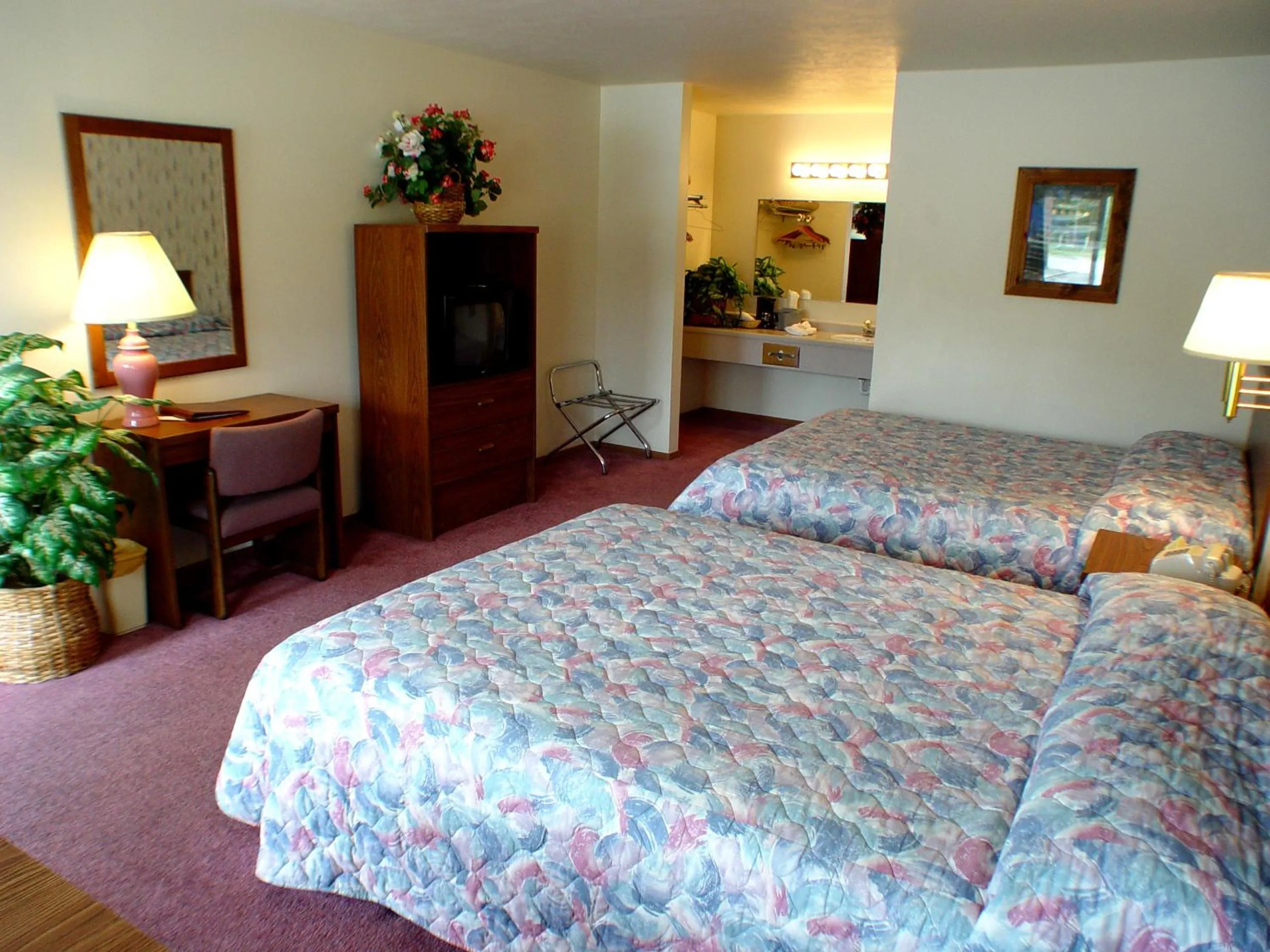 Photo of the whole room, Bed in Dude & Roundup