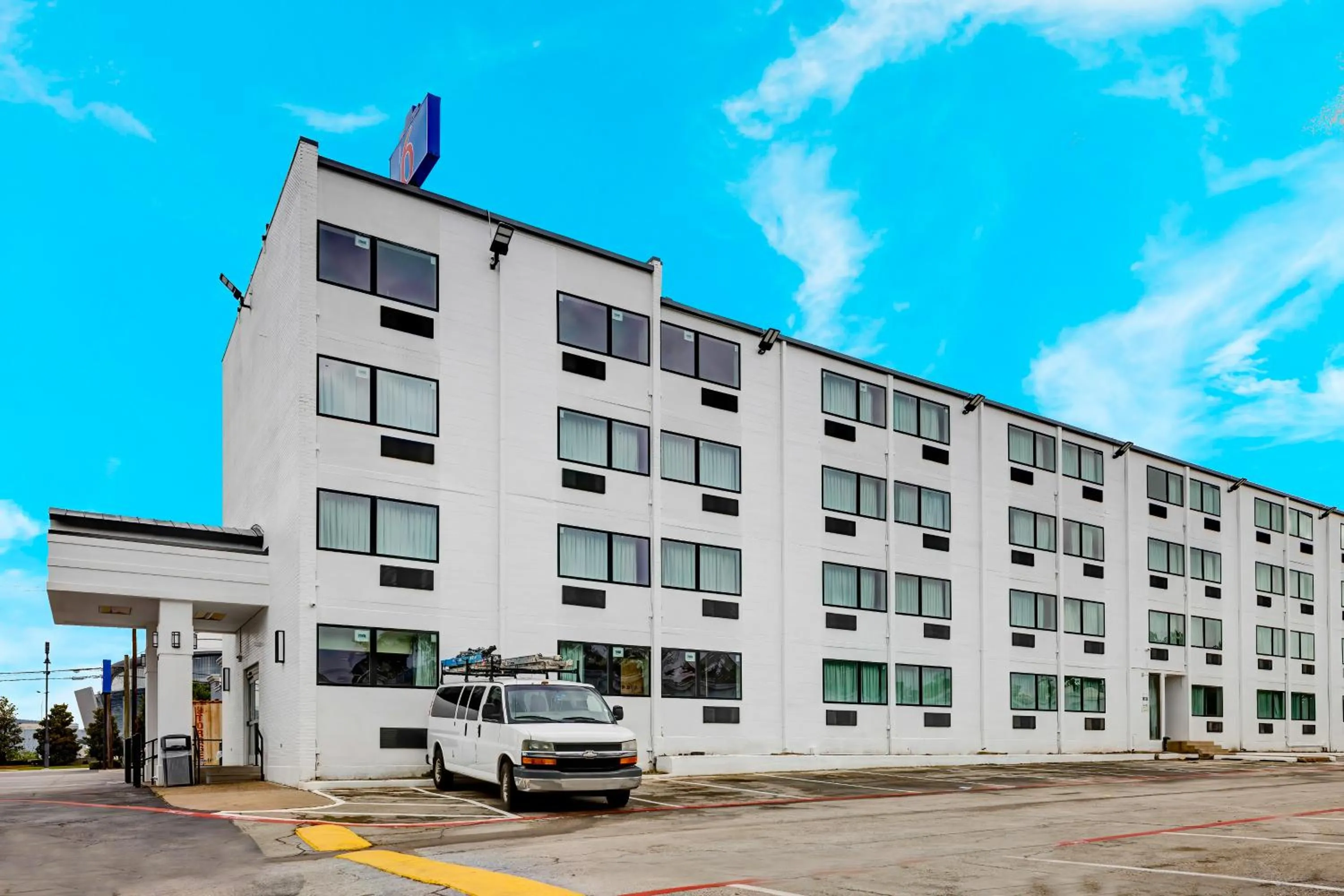 Property building in Motel 6 Arlington TX Entertainment District
