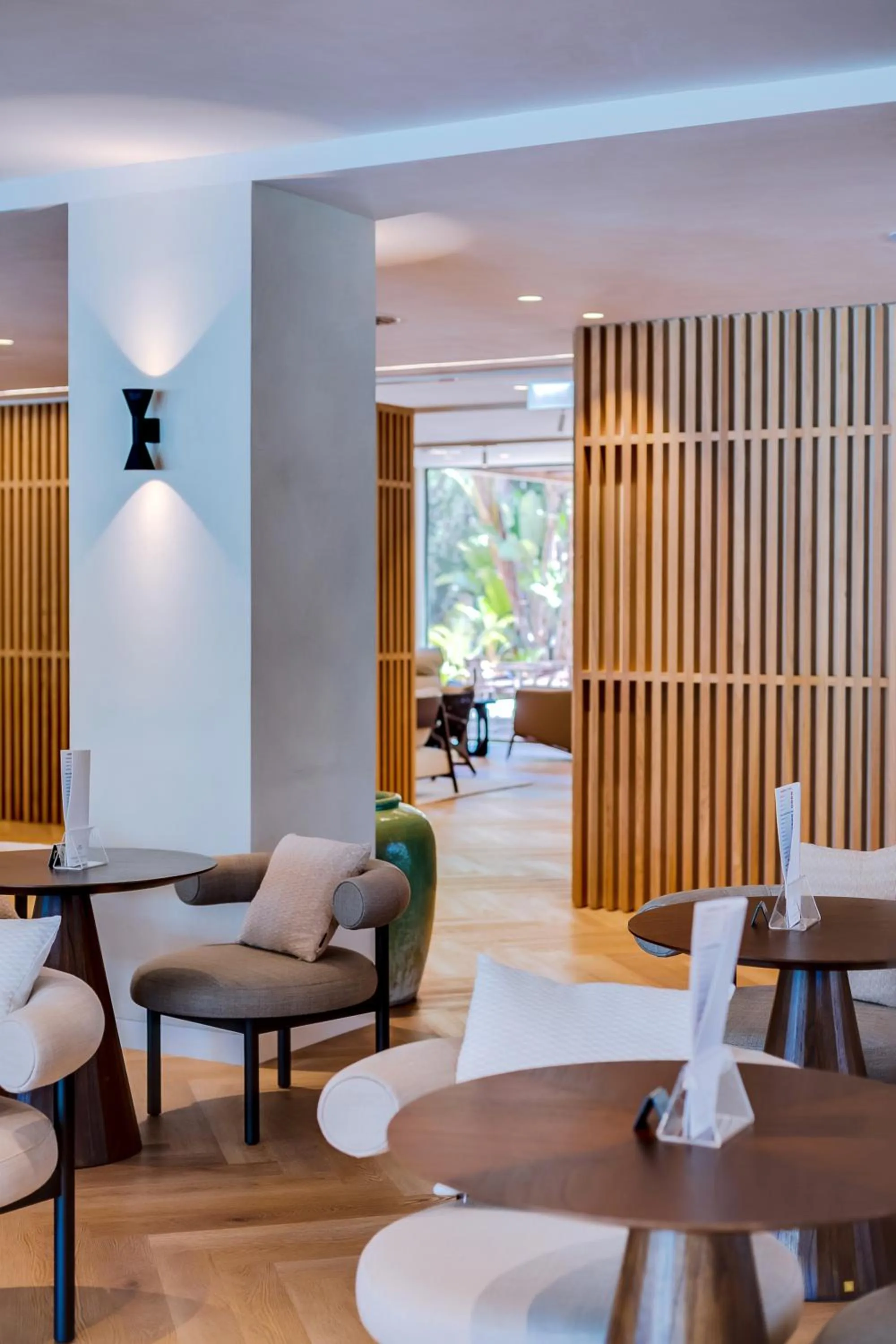 Lounge or bar in Falésia Hotel - Adults Only