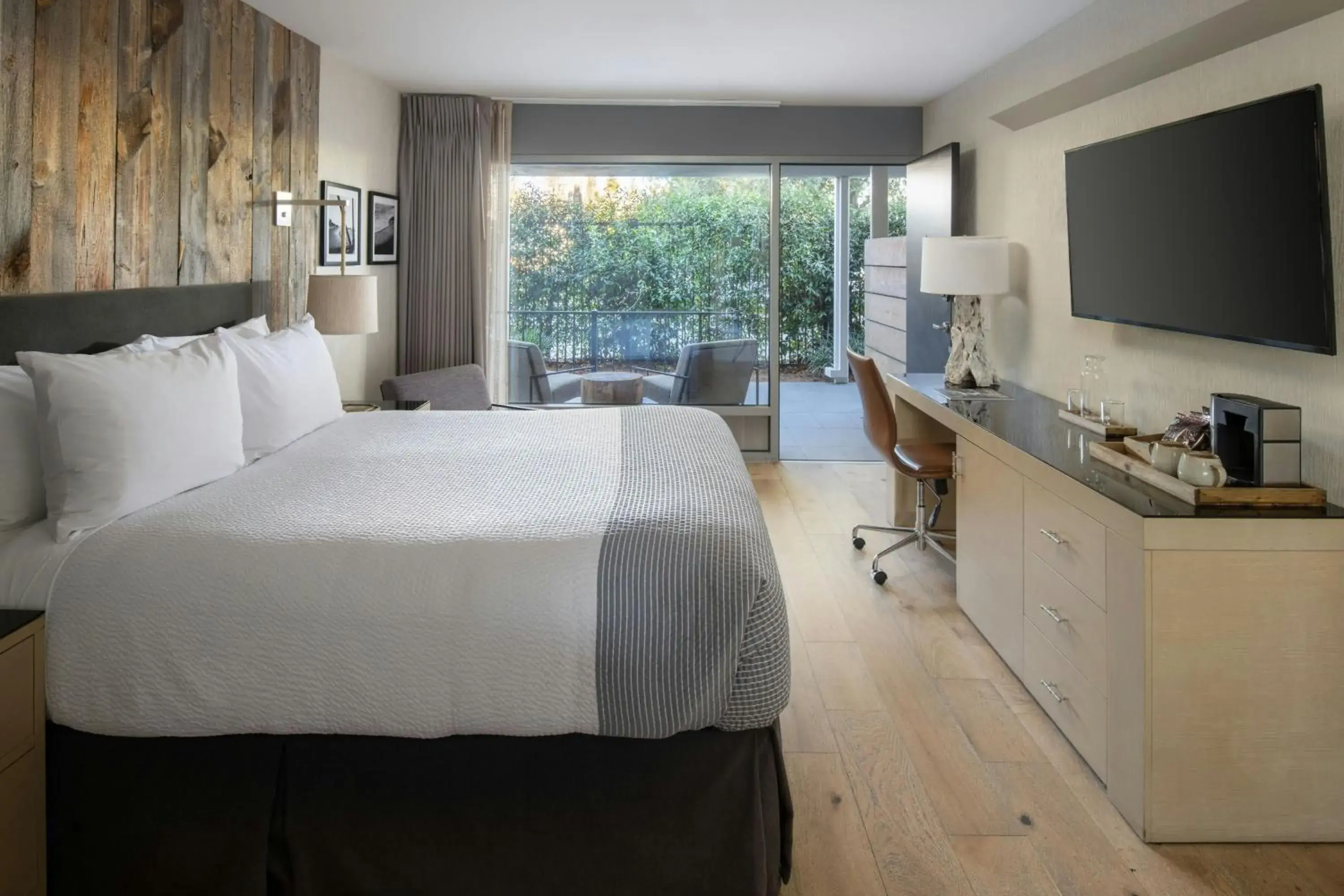 Cozy Queen Room with Tub - Mobility Accessible in Hotel Paradox, Autograph Collection Cozy Queen Room with Tub - Mobility Accessible in Hotel Paradox, Autograph Collection