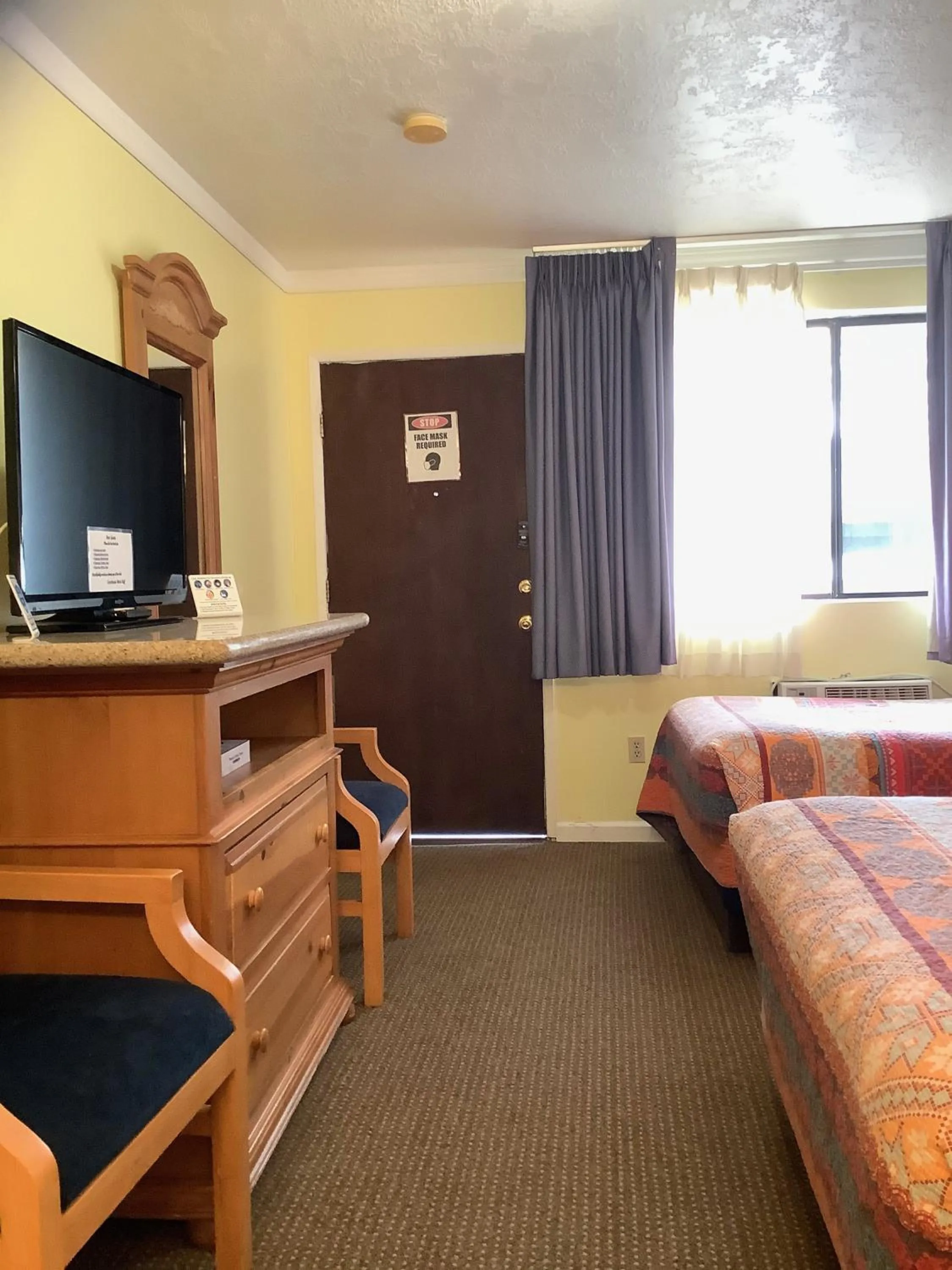 hair dresser in Independence Courthouse Motel