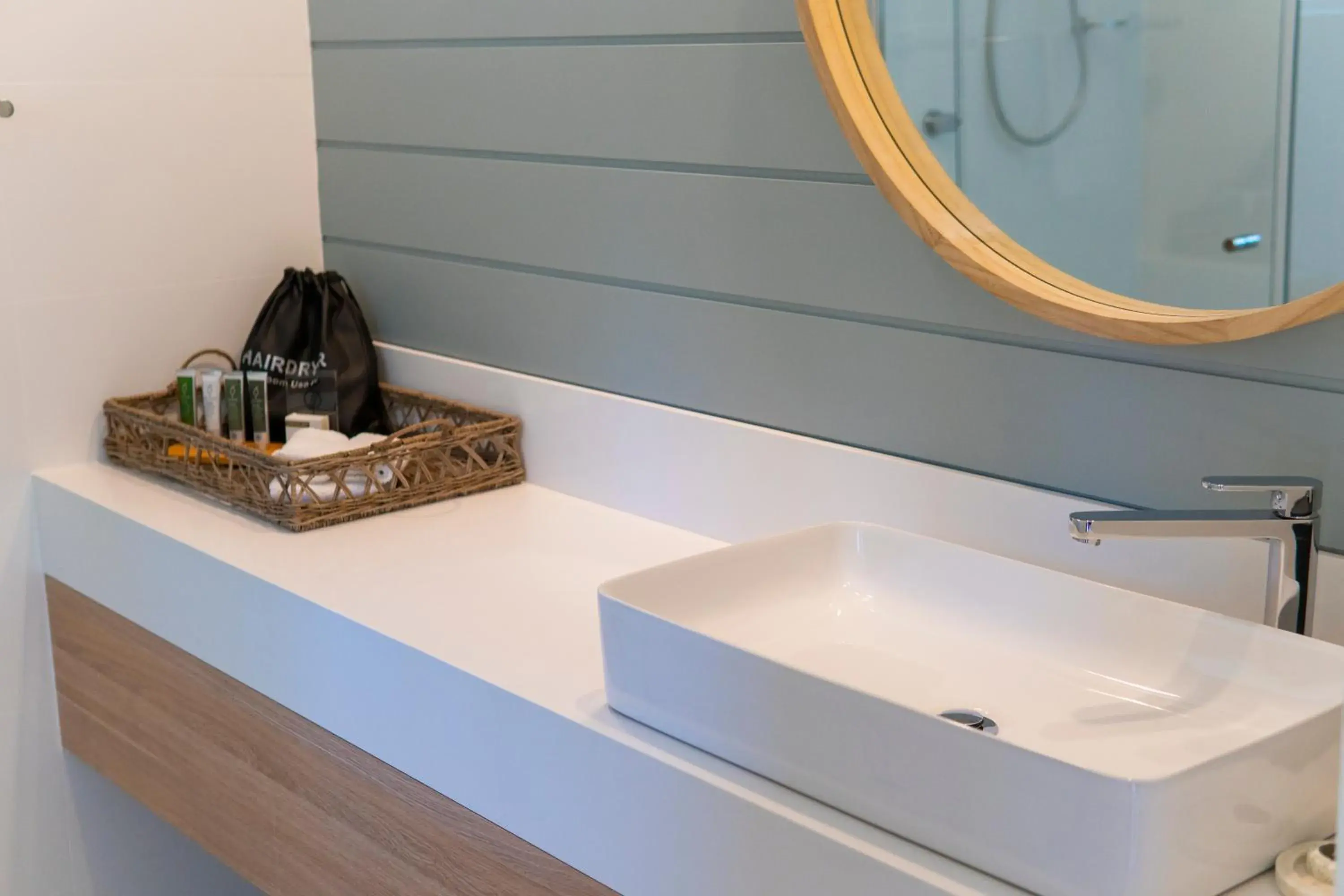 King Room in The Quarters, an Ascend Collection Hotel King Room in The Quarters, an Ascend Collection Hotel