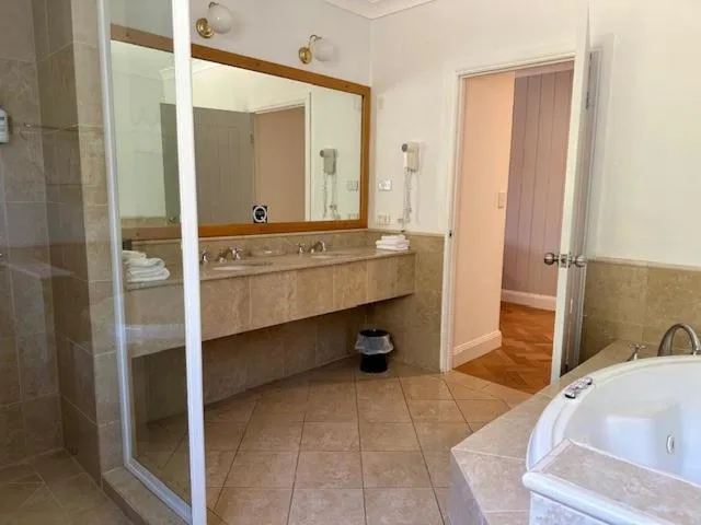 Bathroom in The Quarters, an Ascend Collection Hotel