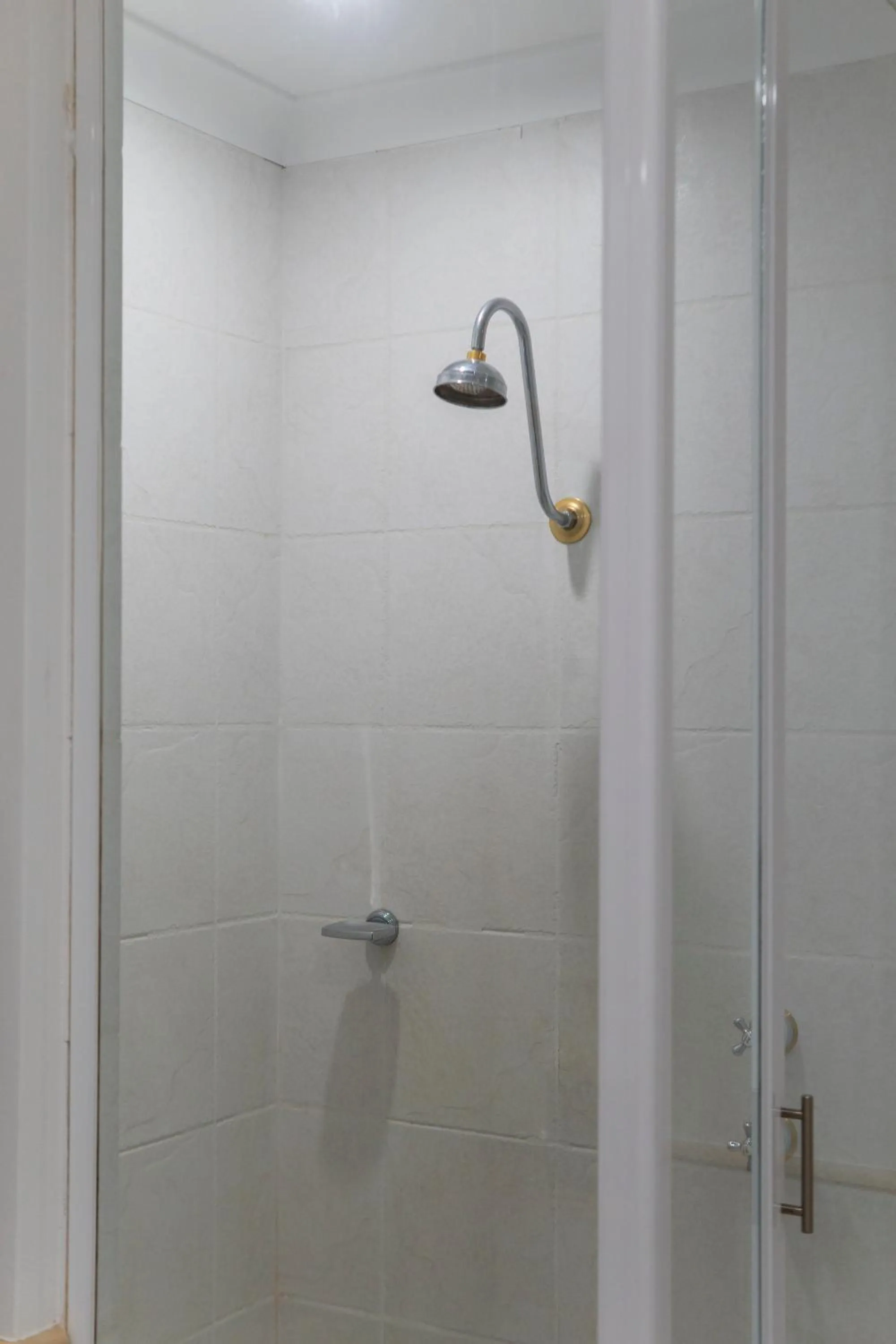 Shower in The Quarters, an Ascend Collection Hotel