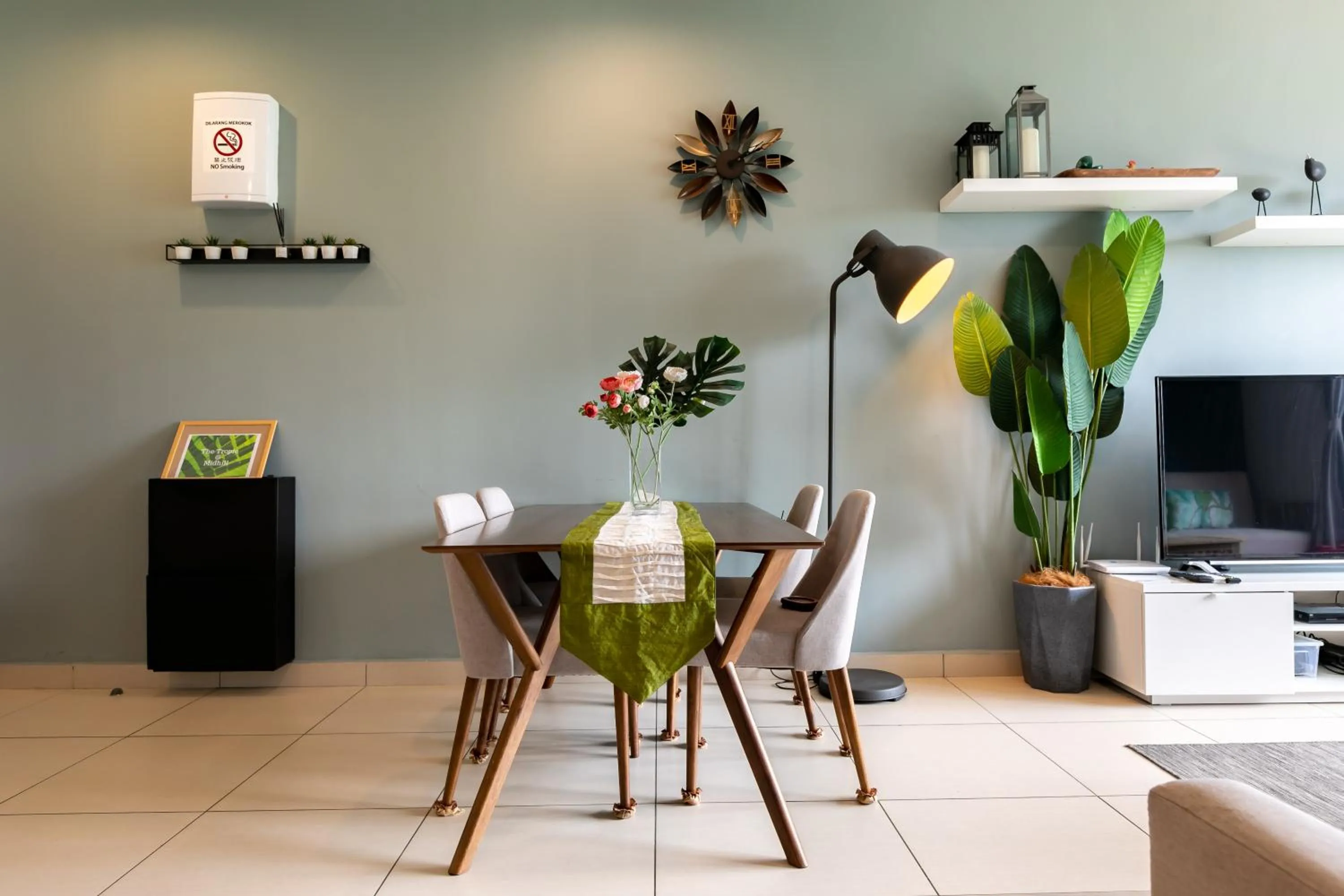 Dining area in The Tropic@Midhill Genting (Free Wi-Fi)