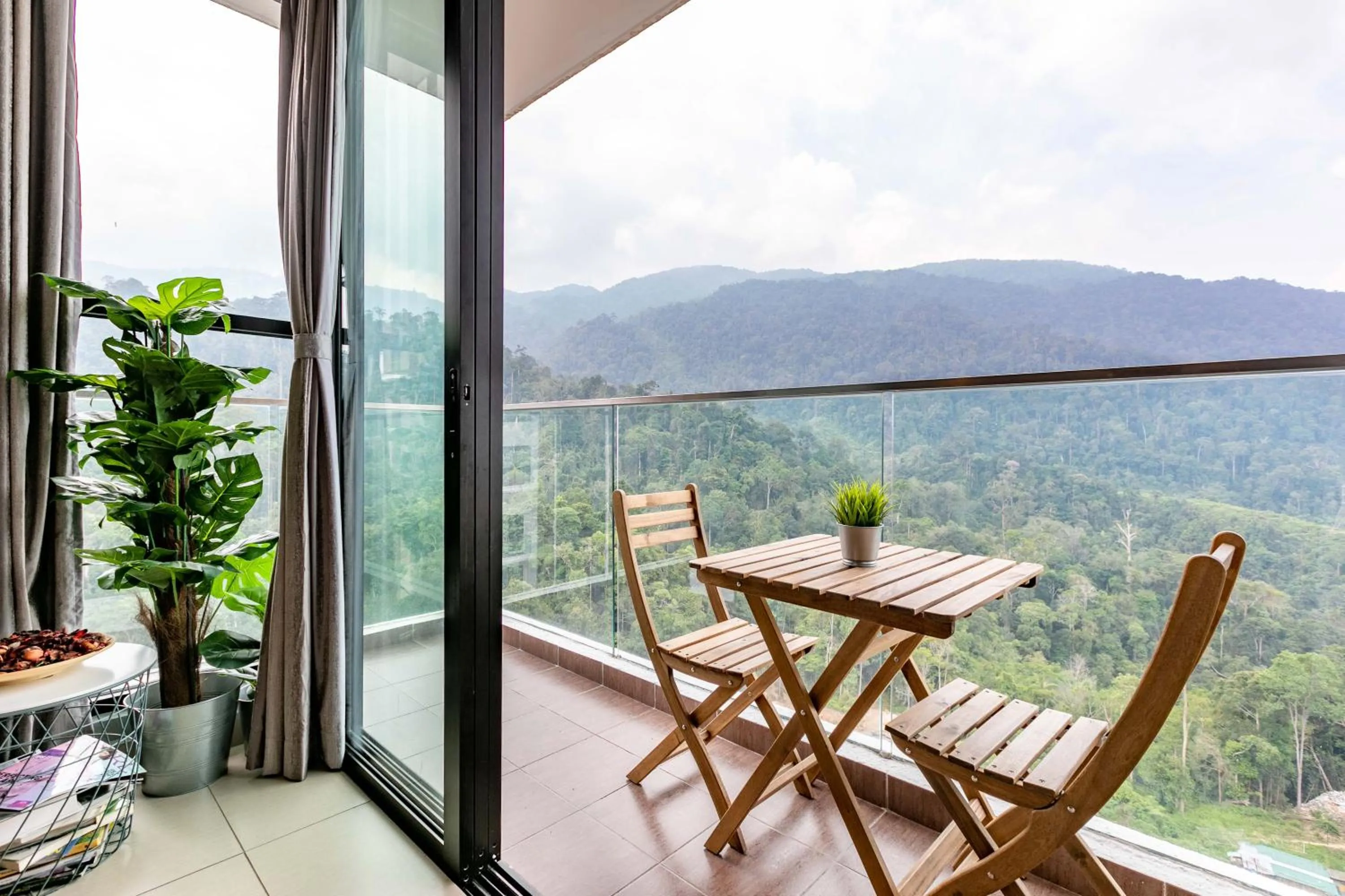 Balcony/Terrace in The Tropic@Midhill Genting (Free Wi-Fi)