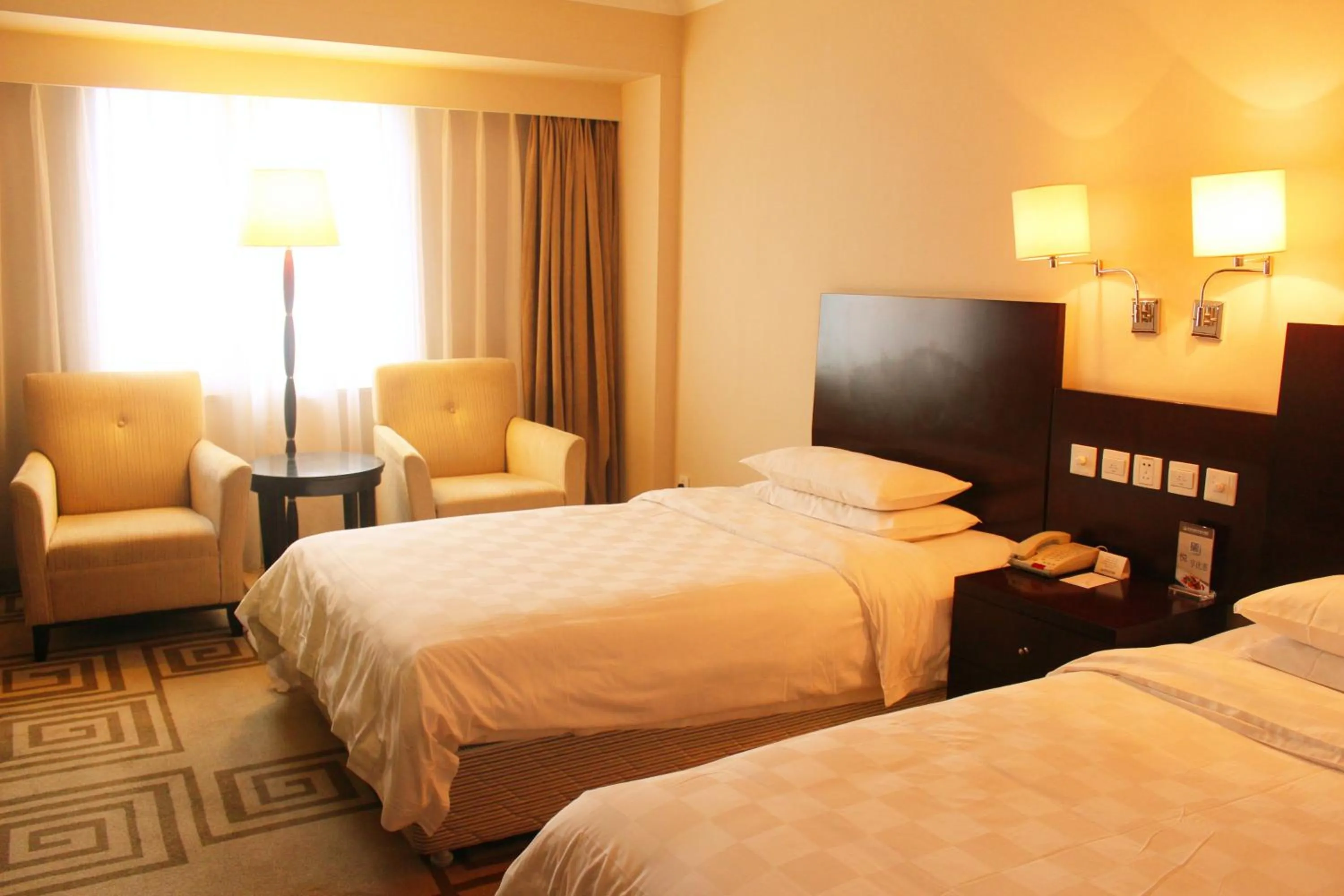 Bedroom, Bed in Beijing Continental Grand Hotel