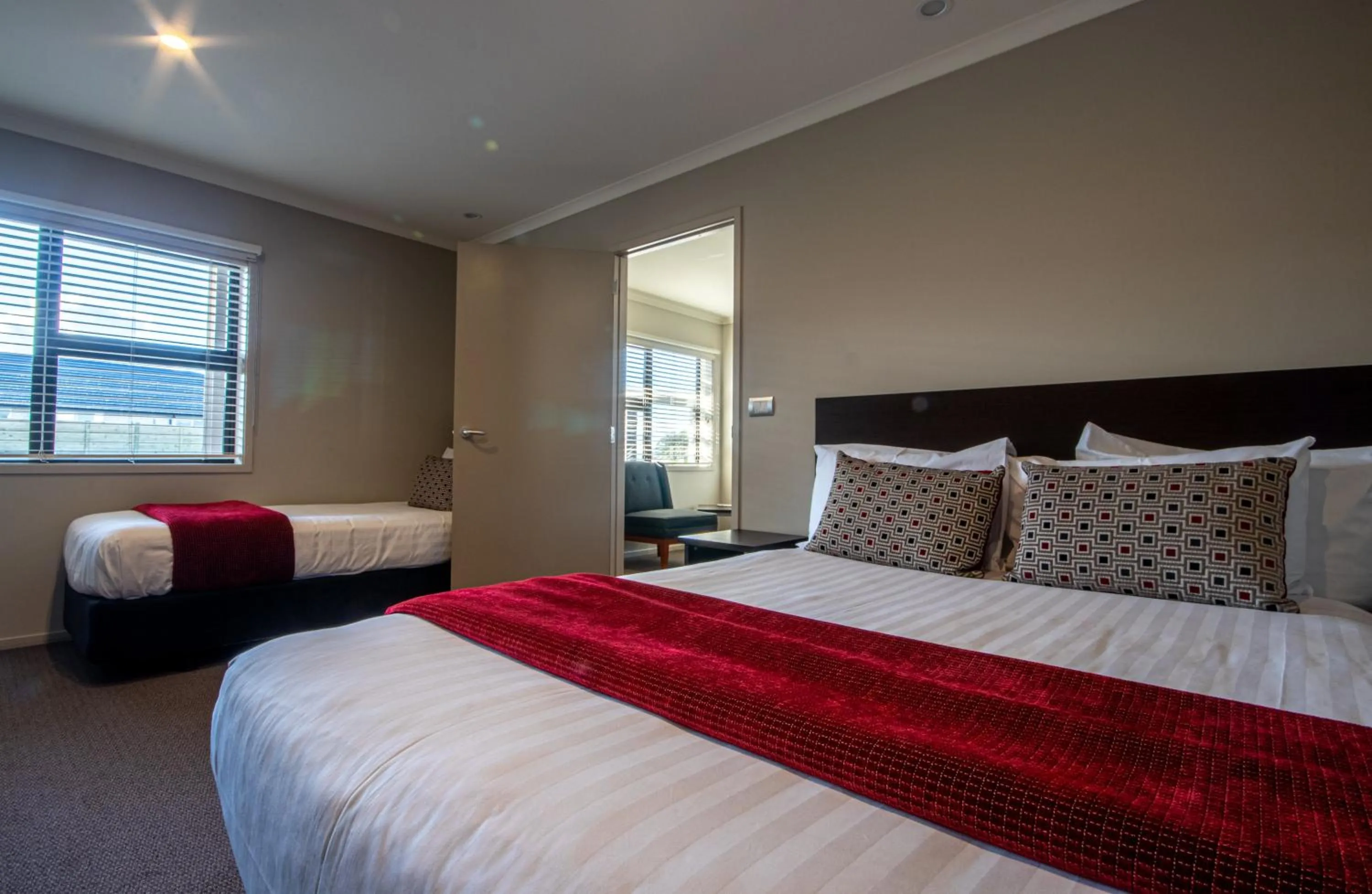 Bedroom, Bed in Amity Motel