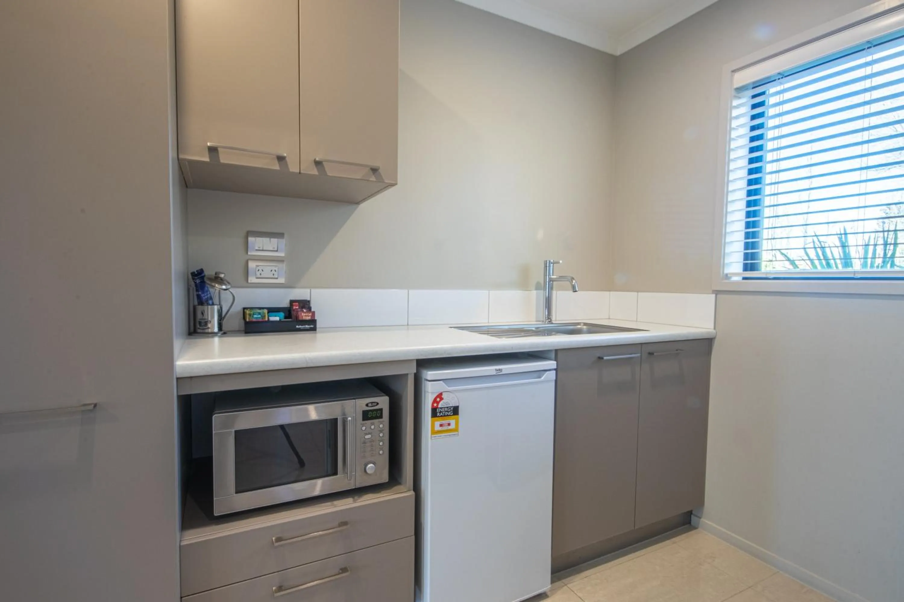 Kitchen or kitchenette in Amity Motel