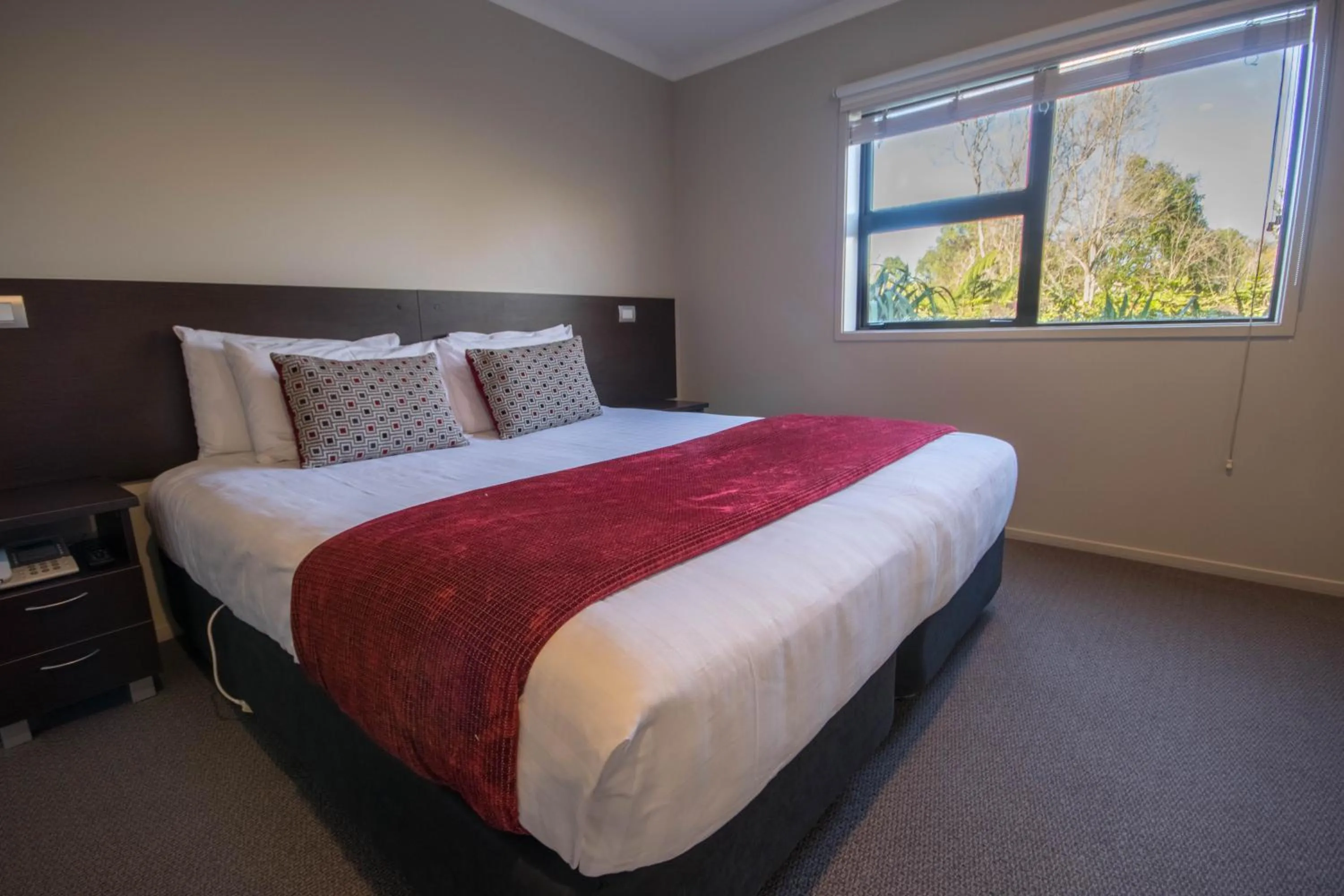 Bedroom, Bed in Amity Motel