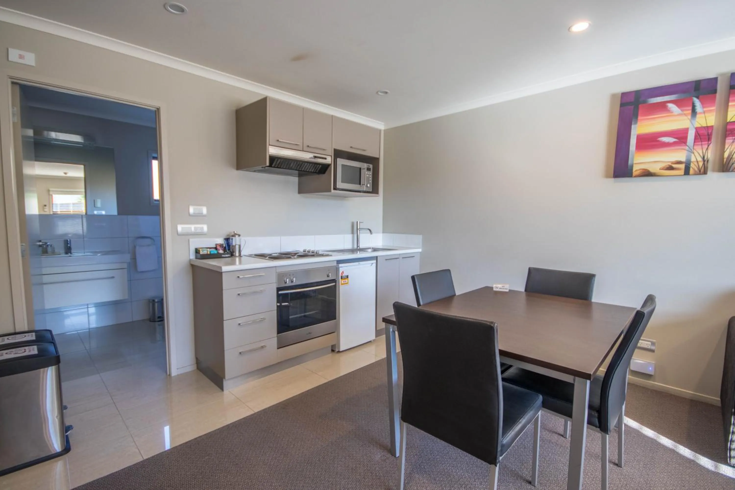 Kitchen or kitchenette in Amity Motel