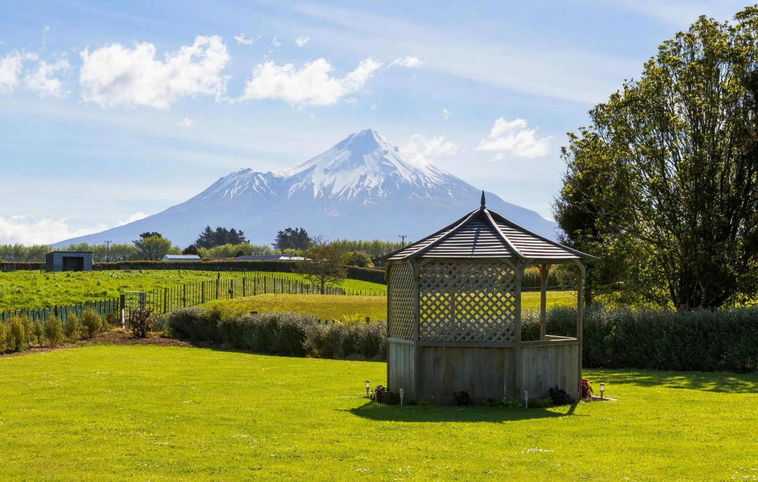 BBQ facilities in Amity Motel