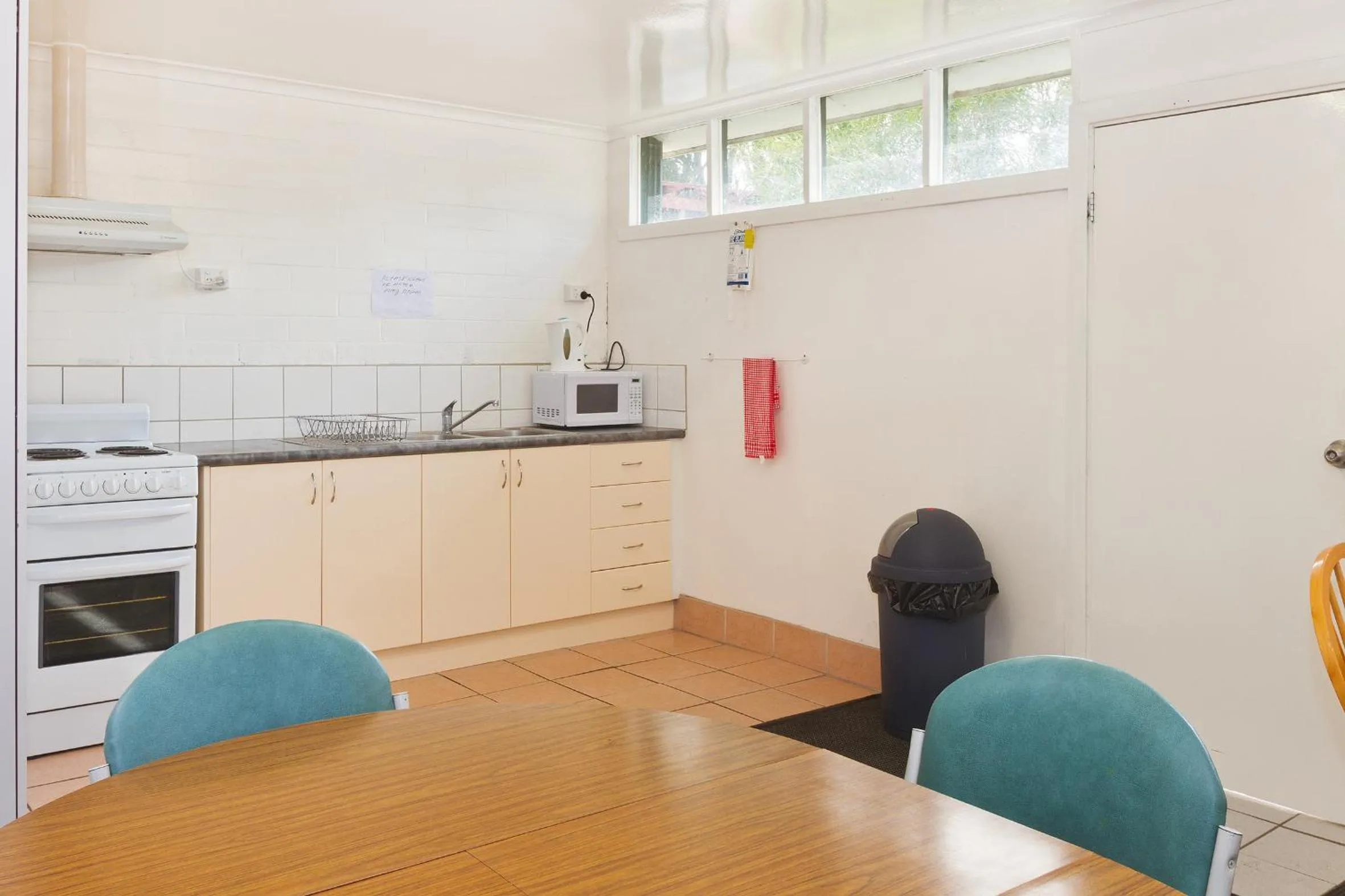 Kitchen or kitchenette in Carrum Downs Motel